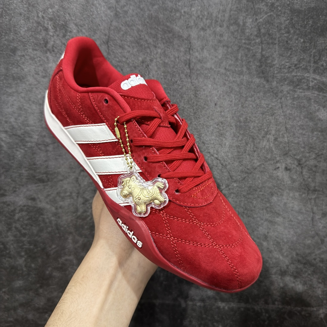 图片[3]-【纯原版】阿迪达斯Adidas Adiracer 2026 马年限定白红 三叶草复古防滑耐磨低帮运动鞋 亮眼三色条纹元素缀以舒适鞋面 赋予了独特的个性美学 货号： JS1480 尺码： 36 36.5 37.5 38 38.5 39 40 40.5 41 42 42.5 43 44 44.5 45-选品中心