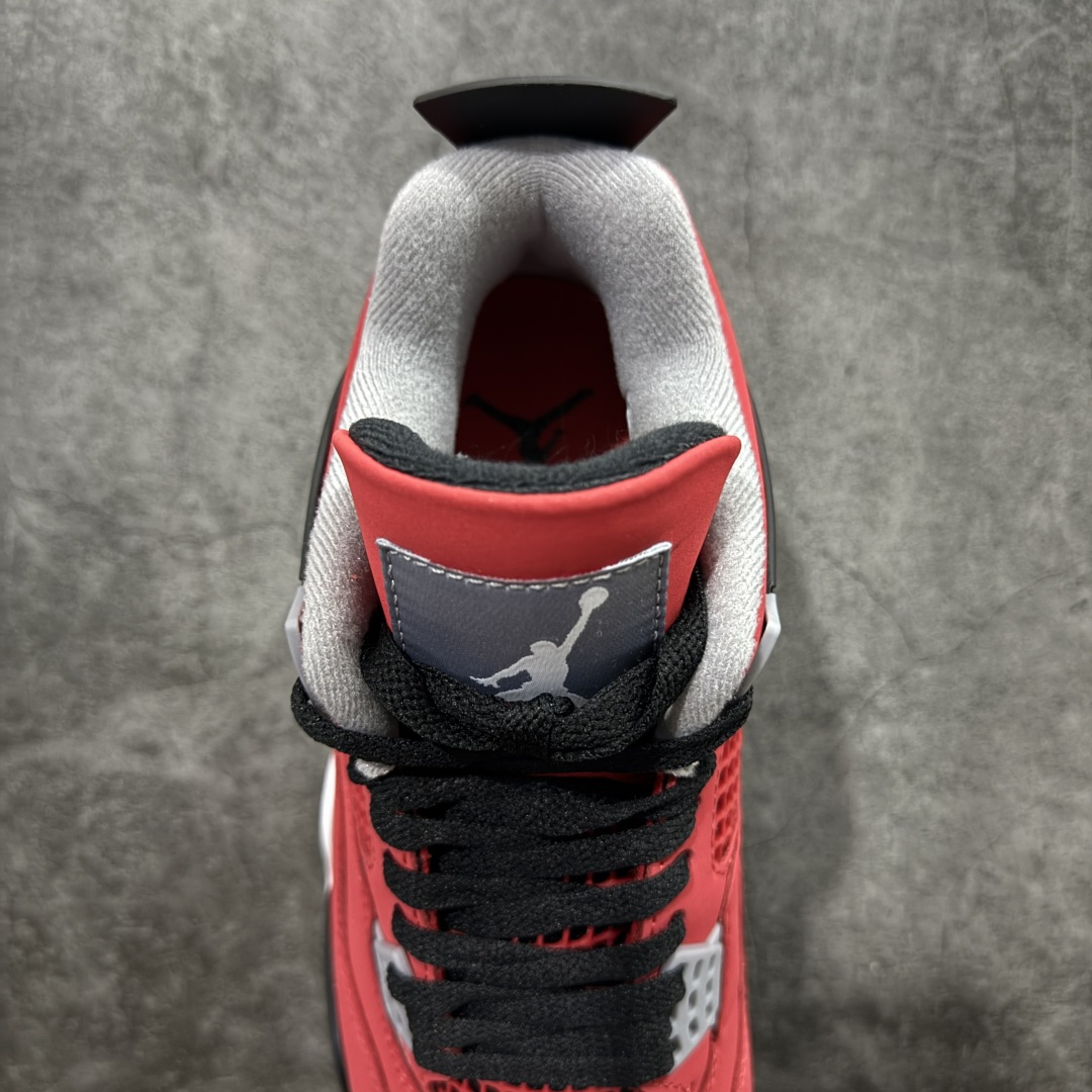 图片[8]-【TK至尊版】Air Jordan 4 Retro AJ4 2026复刻公牛红黑 FQ8138-600 目前市面所有大厂中 品质材料细节最好的一个版本 原汁原味完美呈现四代版型 一比一鞋头弧度高度趴度鞋身弧度 原厂麂皮绒皮料材质 数据细节工艺流程均保持公司一致 细节品控鞋型随意秒杀市面版本 原厂TPU网格鞋带扣 正确内里网布 菱角分明不变形无多余毛边 柔软性质感一致于原鞋 原厂织唛标 原厂飞人电绣工艺 独家绑鞋带手法 印刷中底布 四线拉帮 米色美纹纸贴合固定 进口港宝加持 后跟自然饱满 全鞋荧光划线卡点 追求极致完美 每一双都是工艺品 多重QC质检 超越公司货的品控标准 实实在在的免检产品 尺码：40 40.5 41 42 42.5 43 44 44.5 45 46 47.5-选品中心