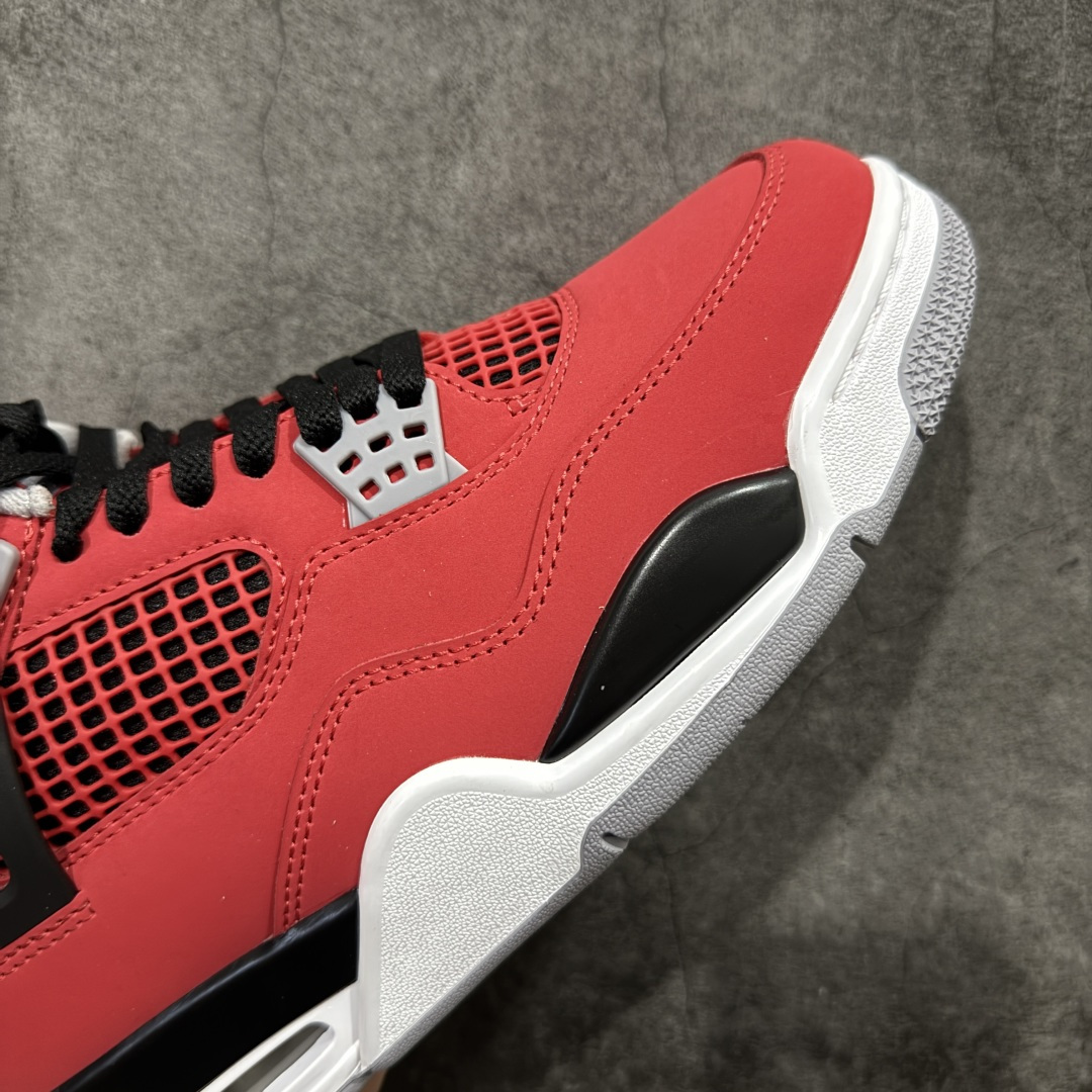 图片[6]-【TK至尊版】Air Jordan 4 Retro AJ4 2026复刻公牛红黑 FQ8138-600 目前市面所有大厂中 品质材料细节最好的一个版本 原汁原味完美呈现四代版型 一比一鞋头弧度高度趴度鞋身弧度 原厂麂皮绒皮料材质 数据细节工艺流程均保持公司一致 细节品控鞋型随意秒杀市面版本 原厂TPU网格鞋带扣 正确内里网布 菱角分明不变形无多余毛边 柔软性质感一致于原鞋 原厂织唛标 原厂飞人电绣工艺 独家绑鞋带手法 印刷中底布 四线拉帮 米色美纹纸贴合固定 进口港宝加持 后跟自然饱满 全鞋荧光划线卡点 追求极致完美 每一双都是工艺品 多重QC质检 超越公司货的品控标准 实实在在的免检产品 尺码：40 40.5 41 42 42.5 43 44 44.5 45 46 47.5-选品中心