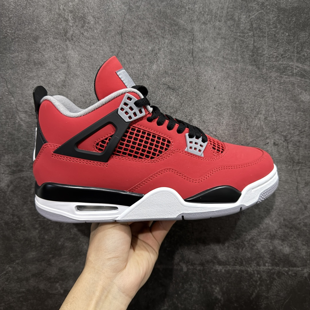 【TK至尊版】Air Jordan 4 Retro AJ4 2026复刻公牛红黑 FQ8138-600 目前市面所有大厂中 品质材料细节最好的一个版本 原汁原味完美呈现四代版型 一比一鞋头弧度高度趴度鞋身弧度 原厂麂皮绒皮料材质 数据细节工艺流程均保持公司一致 细节品控鞋型随意秒杀市面版本 原厂TPU网格鞋带扣 正确内里网布 菱角分明不变形无多余毛边 柔软性质感一致于原鞋 原厂织唛标 原厂飞人电绣工艺 独家绑鞋带手法 印刷中底布 四线拉帮 米色美纹纸贴合固定 进口港宝加持 后跟自然饱满 全鞋荧光划线卡点 追求极致完美 每一双都是工艺品 多重QC质检 超越公司货的品控标准 实实在在的免检产品 尺码:40 40.5 41 42 42.5 43 44 44.5 45 46 47.5-选品中心