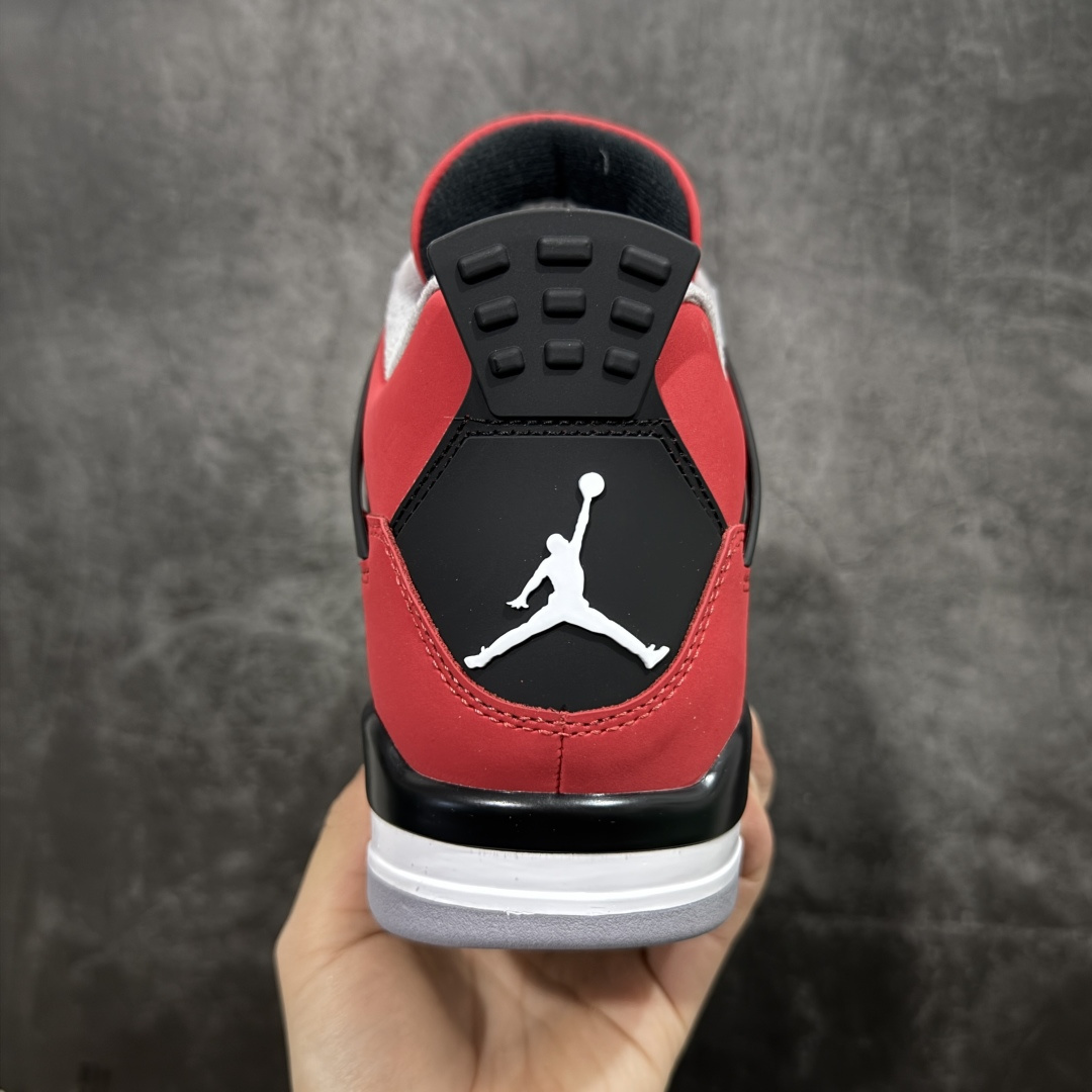 图片[4]-【TK至尊版】Air Jordan 4 Retro AJ4 2026复刻公牛红黑 FQ8138-600 目前市面所有大厂中 品质材料细节最好的一个版本 原汁原味完美呈现四代版型 一比一鞋头弧度高度趴度鞋身弧度 原厂麂皮绒皮料材质 数据细节工艺流程均保持公司一致 细节品控鞋型随意秒杀市面版本 原厂TPU网格鞋带扣 正确内里网布 菱角分明不变形无多余毛边 柔软性质感一致于原鞋 原厂织唛标 原厂飞人电绣工艺 独家绑鞋带手法 印刷中底布 四线拉帮 米色美纹纸贴合固定 进口港宝加持 后跟自然饱满 全鞋荧光划线卡点 追求极致完美 每一双都是工艺品 多重QC质检 超越公司货的品控标准 实实在在的免检产品 尺码：40 40.5 41 42 42.5 43 44 44.5 45 46 47.5-选品中心