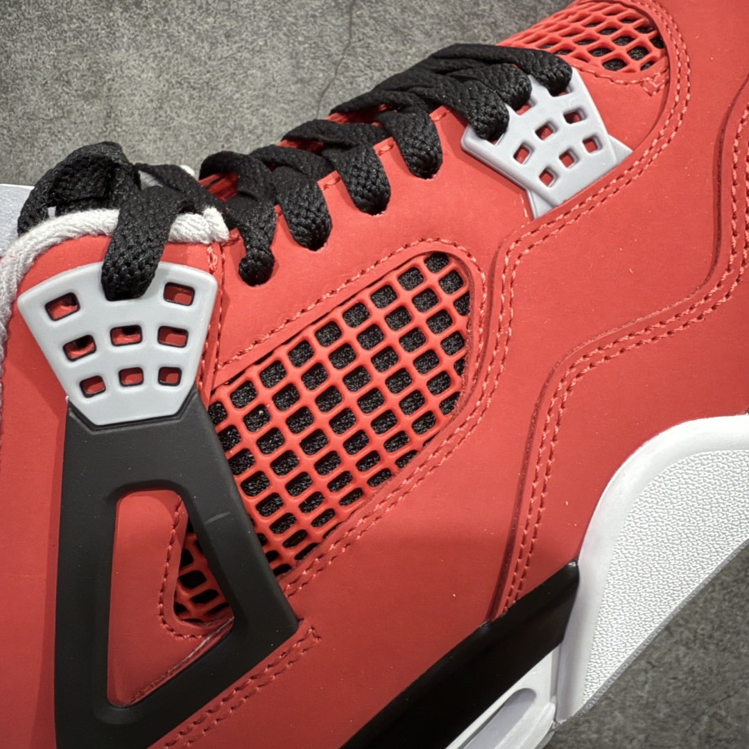 图片[4]-【TK至尊版】Air Jordan 4 Retro AJ4 2026复刻公牛红黑 FQ8138-600 目前市面所有大厂中 品质材料细节最好的一个版本 原汁原味完美呈现四代版型 一比一鞋头弧度高度趴度鞋身弧度 原厂麂皮绒皮料材质 数据细节工艺流程均保持公司一致 细节品控鞋型随意秒杀市面版本 原厂TPU网格鞋带扣 正确内里网布 菱角分明不变形无多余毛边 柔软性质感一致于原鞋 原厂织唛标 原厂飞人电绣工艺 独家绑鞋带手法 印刷中底布 四线拉帮 米色美纹纸贴合固定 进口港宝加持 后跟自然饱满 全鞋荧光划线卡点 追求极致完美 每一双都是工艺品 多重QC质检 超越公司货的品控标准 实实在在的免检产品 尺码：40 40.5 41 42 42.5 43 44 44.5 45 46 47.5-选品中心