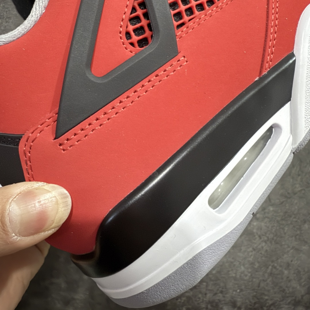 图片[3]-【TK至尊版】Air Jordan 4 Retro AJ4 2026复刻公牛红黑 FQ8138-600 目前市面所有大厂中 品质材料细节最好的一个版本 原汁原味完美呈现四代版型 一比一鞋头弧度高度趴度鞋身弧度 原厂麂皮绒皮料材质 数据细节工艺流程均保持公司一致 细节品控鞋型随意秒杀市面版本 原厂TPU网格鞋带扣 正确内里网布 菱角分明不变形无多余毛边 柔软性质感一致于原鞋 原厂织唛标 原厂飞人电绣工艺 独家绑鞋带手法 印刷中底布 四线拉帮 米色美纹纸贴合固定 进口港宝加持 后跟自然饱满 全鞋荧光划线卡点 追求极致完美 每一双都是工艺品 多重QC质检 超越公司货的品控标准 实实在在的免检产品 尺码：40 40.5 41 42 42.5 43 44 44.5 45 46 47.5-选品中心