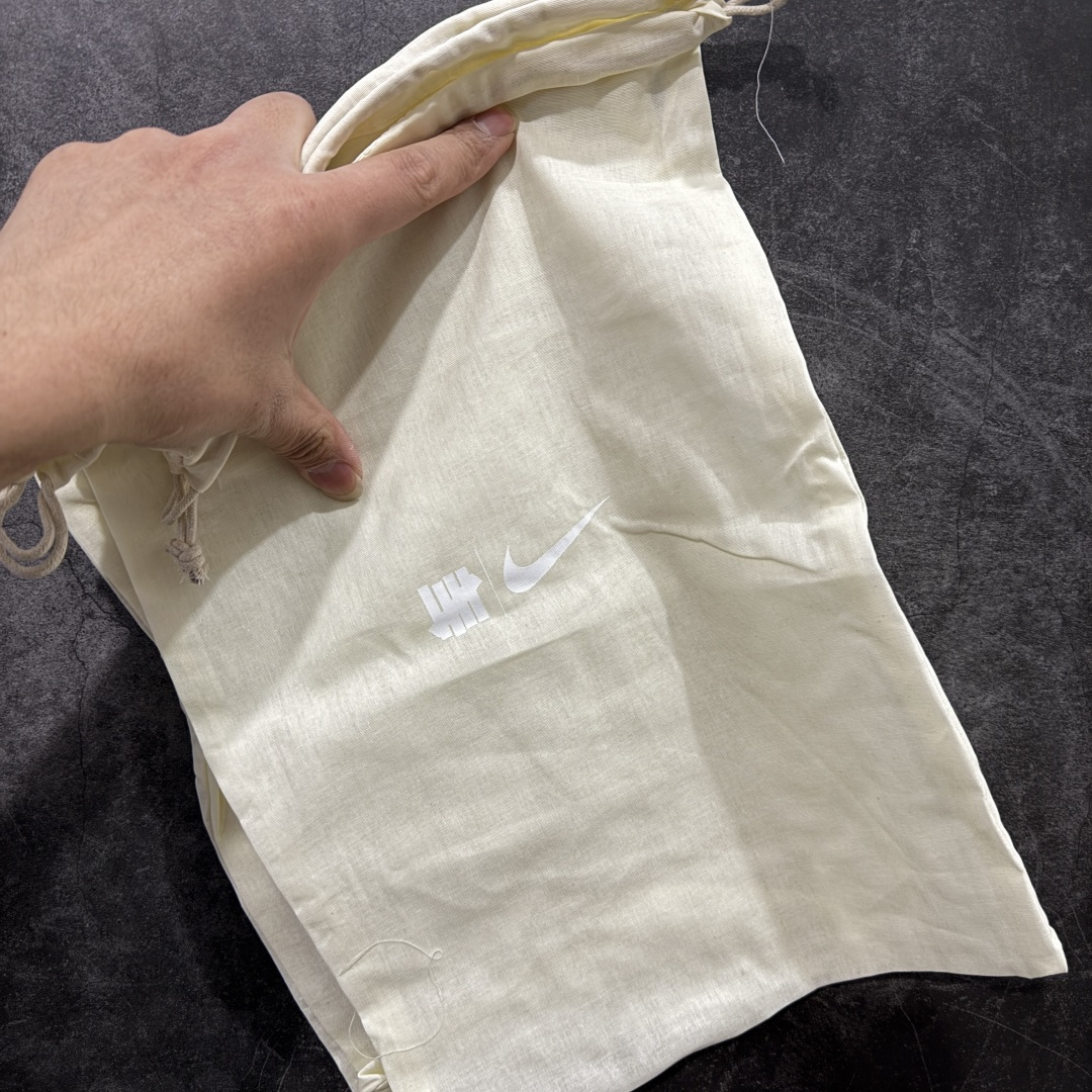 图片[11]-【KZ纯原】UNDEFEATED x Nike Air Max 95 OG Big Bubble 黑色 货号：IB4453-001 外贸顶级专供 区别先行版 全部配色原鞋原尺码开发生产 极致还原 全部原厂材料一比一打造 一眼ZP既视感 欢迎对比市场版本 尺码：40 40.5 41 42 42.5 43 44 44.5 45 46 46.5 47.5 48 48.5-选品中心