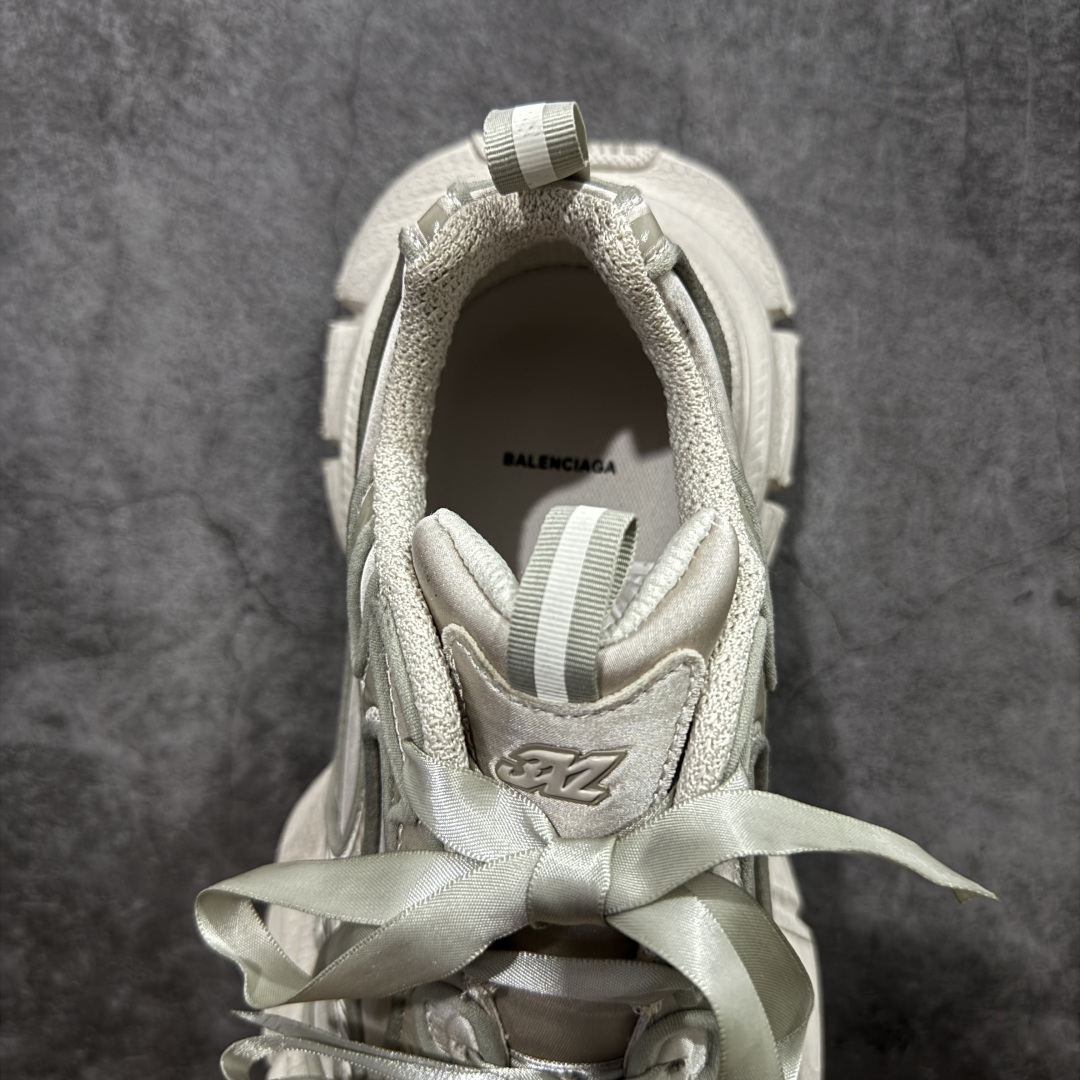 图片[8]-【XA版本】BALENCIAGA 3XL Sneakers 巴黎世家十代网布系带低帮走秀复古老爹鞋 全套原纸板楦头开发 最原汁原味的灵魂版型 全鞋荧光划线卡点 胶水把控整洁度追求极致完美 每一双都是工艺品 多重QC质检 超越公司货的品控标准 实实在在的免检产品 原盒原配 正确字体电绣 粗细、位置、大小正确 侧边TPU 透气孔匹配意产原版 正确分离大底 TPU软底 原版一致大底LOGO 立体感十足 原厂皮料水洗做旧 采购原厂网纱 不含皮革 网布材料和聚氨酯 磨损效果 鞋头边缘和后帮 Balenciaga 徽标 鞋面和后跟凸印尺码 鞋舌 3XL 橡胶品牌标识和反光细节 鞋帮拉袢和鞋舌拉祥 配反光细节 备用鞋带在鞋履前侧 可在穿着前取下 便于不同造型搭配 偏大一码 尺码：35-46-选品中心