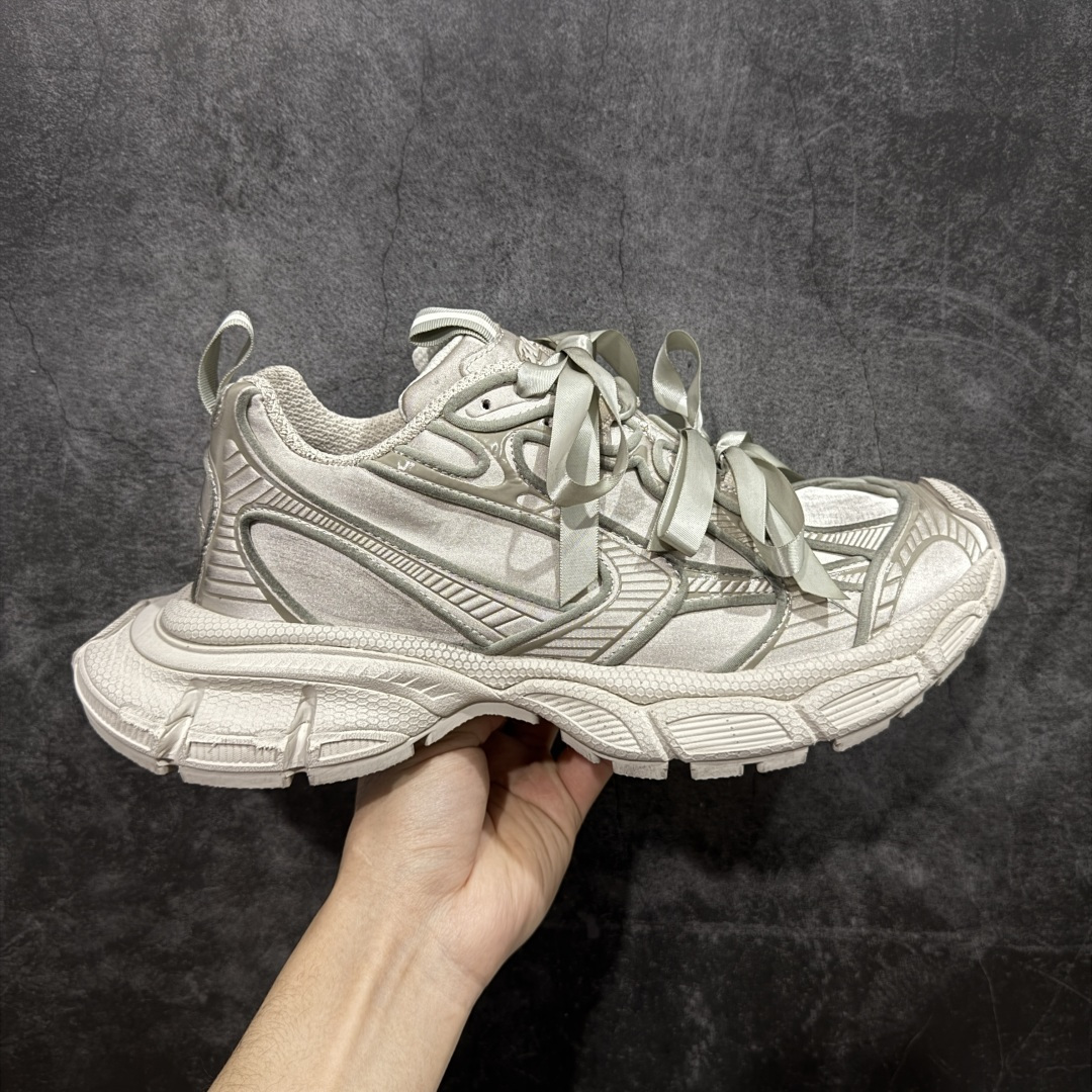 【XA版本】BALENCIAGA 3XL Sneakers 巴黎世家十代网布系带低帮走秀复古老爹鞋 全套原纸板楦头开发 最原汁原味的灵魂版型 全鞋荧光划线卡点 胶水把控整洁度追求极致完美 每一双都是工艺品 多重QC质检 超越公司货的品控标准 实实在在的免检产品 原盒原配 正确字体电绣 粗细、位置、大小正确 侧边TPU 透气孔匹配意产原版 正确分离大底 TPU软底 原版一致大底LOGO 立体感十足 原厂皮料水洗做旧 采购原厂网纱 不含皮革 网布材料和聚氨酯 磨损效果 鞋头边缘和后帮 Balenciaga 徽标 鞋面和后跟凸印尺码 鞋舌 3XL 橡胶品牌标识和反光细节 鞋帮拉袢和鞋舌拉祥 配反光细节 备用鞋带在鞋履前侧 可在穿着前取下 便于不同造型搭配 偏大一码 尺码:35-46-选品中心