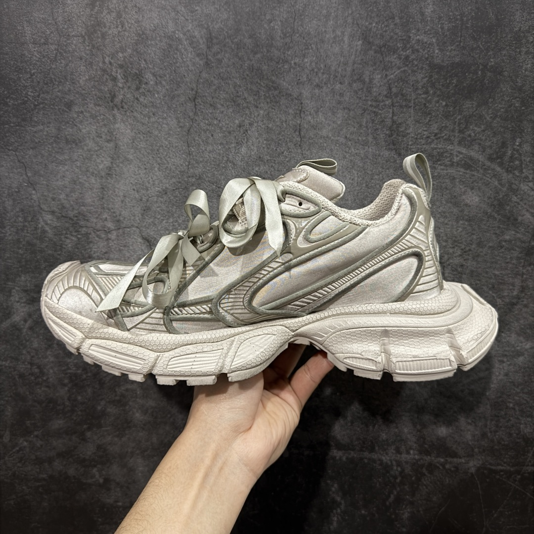 图片[2]-【XA版本】BALENCIAGA 3XL Sneakers 巴黎世家十代网布系带低帮走秀复古老爹鞋 全套原纸板楦头开发 最原汁原味的灵魂版型 全鞋荧光划线卡点 胶水把控整洁度追求极致完美 每一双都是工艺品 多重QC质检 超越公司货的品控标准 实实在在的免检产品 原盒原配 正确字体电绣 粗细、位置、大小正确 侧边TPU 透气孔匹配意产原版 正确分离大底 TPU软底 原版一致大底LOGO 立体感十足 原厂皮料水洗做旧 采购原厂网纱 不含皮革 网布材料和聚氨酯 磨损效果 鞋头边缘和后帮 Balenciaga 徽标 鞋面和后跟凸印尺码 鞋舌 3XL 橡胶品牌标识和反光细节 鞋帮拉袢和鞋舌拉祥 配反光细节 备用鞋带在鞋履前侧 可在穿着前取下 便于不同造型搭配 偏大一码 尺码：35-46-选品中心