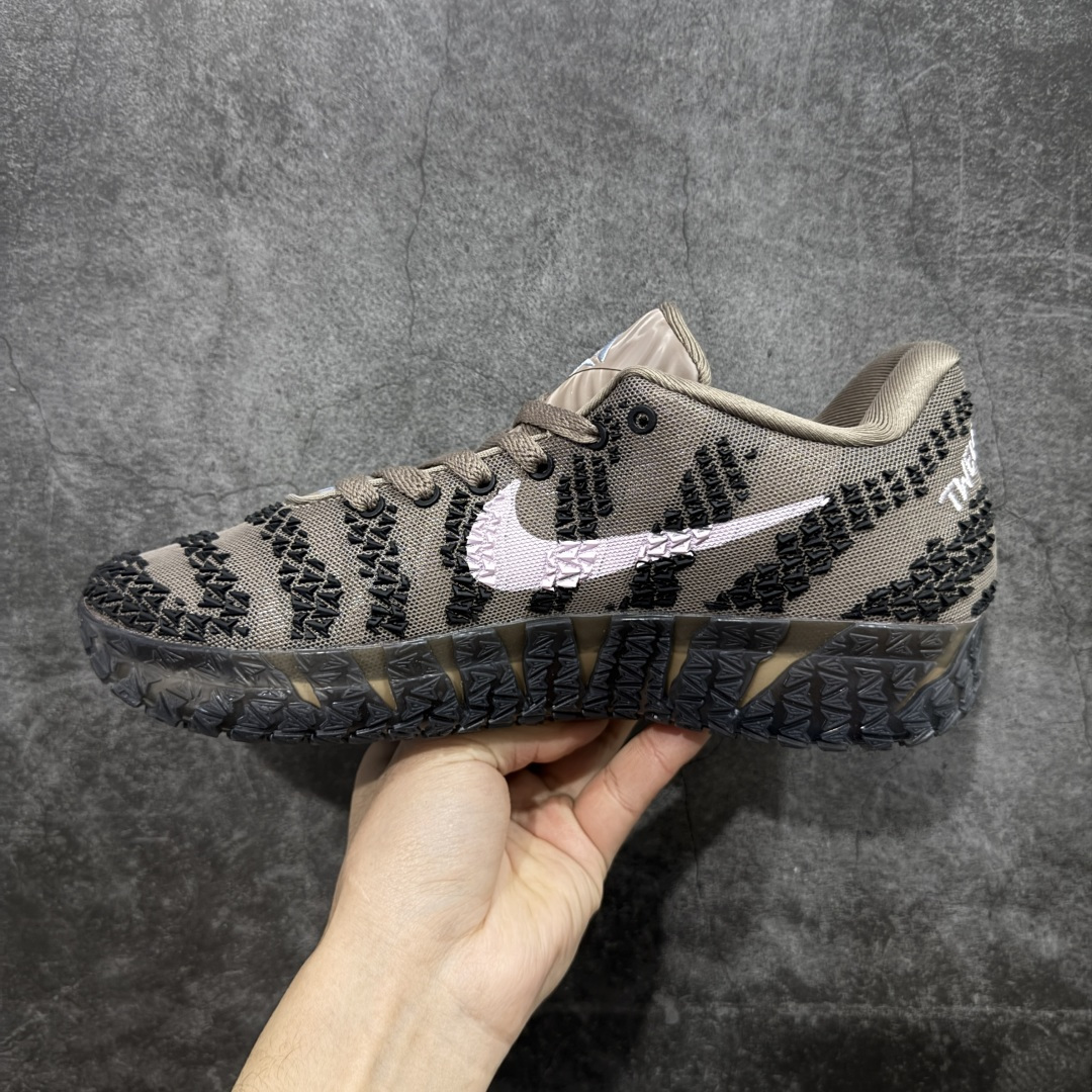 图片[2]-【纯原实战版】NK JA3 EP 莫兰特三代 实战低帮篮球鞋 HF2794-200 超高品质做工 细节到位 内置前后双气垫 材料足 不偷工减料 鞋头和鞋舌采用透气运动网布制成 采用更为挺拔的鞋口设计 为脚踝带来更佳的包裹与支撑感 侧面独特波纹纹理细节 打破了单调 赋予鞋子灵动与活力的视觉体验 中底部分巧妙借鉴了科比 5 的经典元素 尺码：39 40 40.5 41 42 42.5 43 44 45 46-选品中心