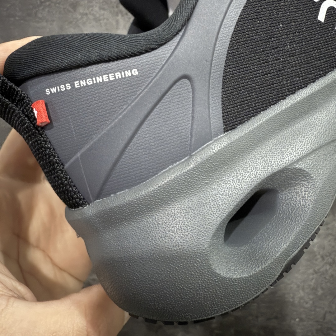 图片[3]-【莞产顶级】LOEWE罗意威 x ON昂跑 联名款 Cloudsolo系列 •原鞋一致橡胶底 原版高弹MD 加爆米花料 •正确后跟小蛮腰 •Logo立体有光泽度 •正确鞋头饱满立体 •鞋舌TPU立体高频 •正确鞋面网布多层厚实材料 •后跟织带高频立体 织带上浆加硬 •正确鞋带头滴胶柔软 •正确鞋垫前薄后厚有弹性（欧奈斯材料，非普通海玻璃） 尺码：36 36.5 37 37.5 38 38.5 39 40 40.5 41 42 42.5 43 44 44.5 45 46（真半码）-选品中心