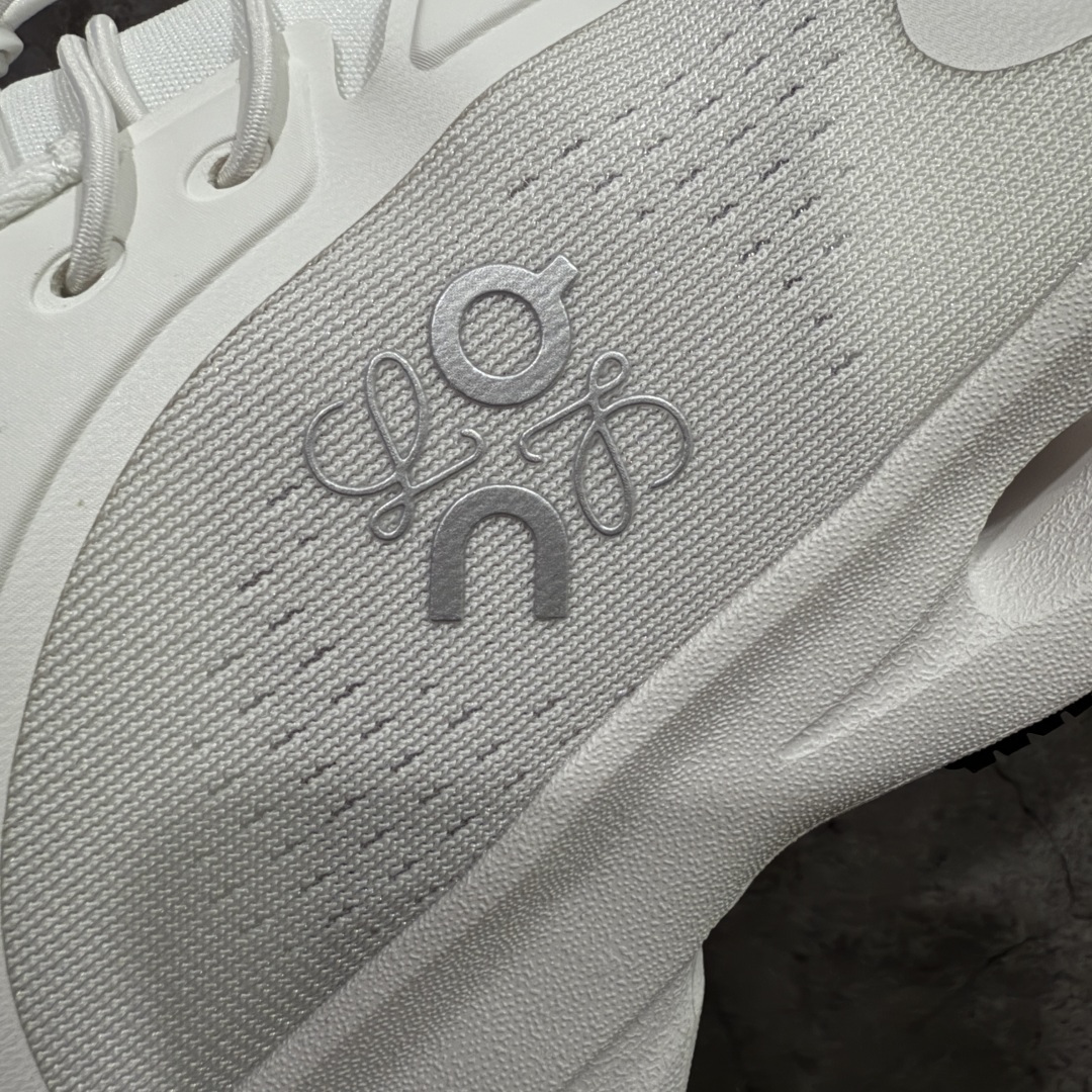 图片[3]-【莞产顶级】LOEWE罗意威 x ON昂跑 联名款 Cloudsolo系列 •原鞋一致橡胶底 原版高弹MD 加爆米花料 •正确后跟小蛮腰 •Logo立体有光泽度 •正确鞋头饱满立体 •鞋舌TPU立体高频 •正确鞋面网布多层厚实材料 •后跟织带高频立体 织带上浆加硬 •正确鞋带头滴胶柔软 •正确鞋垫前薄后厚有弹性（欧奈斯材料，非普通海玻璃） 尺码：36 36.5 37 37.5 38 38.5 39 40 40.5 41 42 42.5 43 44 44.5 45 46（真半码）-选品中心