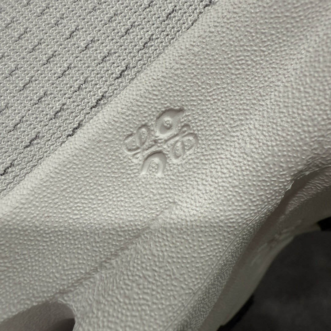 图片[12]-【莞产顶级】LOEWE罗意威 x ON昂跑 联名款 Cloudsolo系列 •原鞋一致橡胶底 原版高弹MD 加爆米花料 •正确后跟小蛮腰 •Logo立体有光泽度 •正确鞋头饱满立体 •鞋舌TPU立体高频 •正确鞋面网布多层厚实材料 •后跟织带高频立体 织带上浆加硬 •正确鞋带头滴胶柔软 •正确鞋垫前薄后厚有弹性（欧奈斯材料，非普通海玻璃） 尺码：36 36.5 37 37.5 38 38.5 39 40 40.5 41 42 42.5 43 44 44.5 45 46（真半码）-选品中心