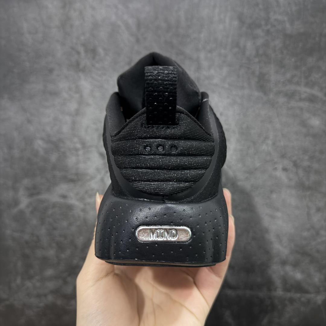 图片[4]-【先行版】NK Mind 002 黑科技足底按摩舒适贴合训练鞋 HQ4308-001 该系列首作 Mind 001 从神经科学中汲取灵感，打造出一款不仅外观独特，更能为穿着者带来别样感知体验的球鞋，此次新作将继续延续此核心方向。历时十年打磨的 Mind 系列，承载着 Nike 对未来鞋款的愿景呈现。系列中的每双鞋，外底均由 22 个独立泡沫结节构成，旨在模拟赤足般的体验。这些结节通过与足底感官感受器的相互作用，从而促进人体的自然步态。 尺码：36 36.5 37.5 38 38.5 39 40 40.5 41 42 42.5 43 44 44.5 45-选品中心