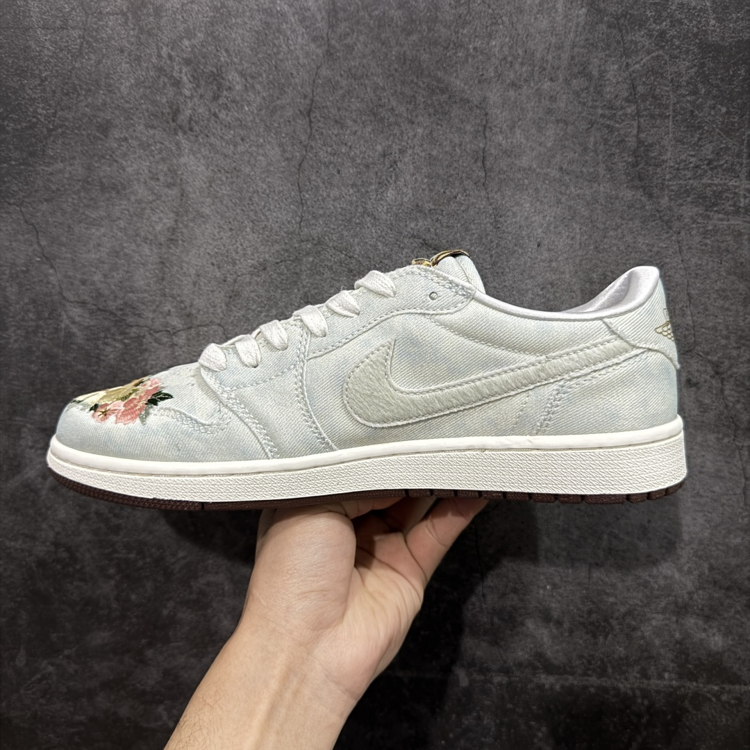 图片[2]-【纯原H11版本】Jordan Air Jordan AJ 1 Retro OG Flower Embroidery 马年限定 CNY新年款 米白 IQ1109-011 #H11顶级纯原 纯原外贸平台特供订单 #全套原纸板楦头开发 #原厂特供材料配套加持 #确保原汁原味 完美呈现版型 #原档数据独家私模大底 #男女鞋同步官方开发至47.5 #原装进口轻量化鞋垫 #进口港宝加持 后跟自然饱满 还原公司包裹性 #鞋面采用原装数据贴合技术 #全方位贴合包裹脚型 #鞋跟部鞋底牵引设计 #提供强大的抓地性能 #更适应不同实战场地路面 尺码：35.5 36 36.5 37.5 38 38.5 39 40 40.5 41 42 42.5 43 44 44.4 45 46 46.5 47.5-选品中心