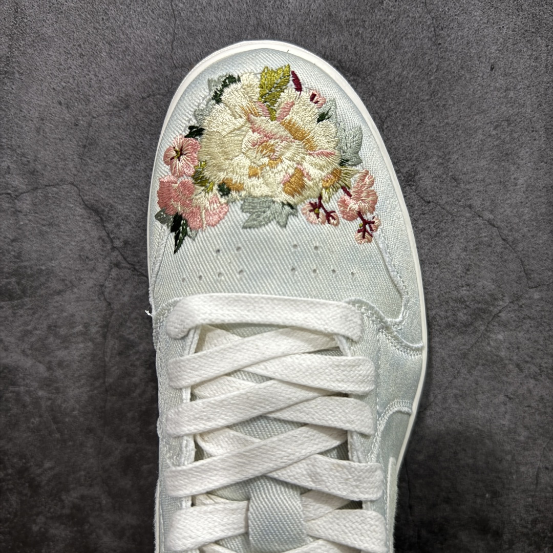 图片[5]-【纯原H11版本】Jordan Air Jordan AJ 1 Retro OG Flower Embroidery 马年限定 CNY新年款 米白 IQ1109-011 #H11顶级纯原 纯原外贸平台特供订单 #全套原纸板楦头开发 #原厂特供材料配套加持 #确保原汁原味 完美呈现版型 #原档数据独家私模大底 #男女鞋同步官方开发至47.5 #原装进口轻量化鞋垫 #进口港宝加持 后跟自然饱满 还原公司包裹性 #鞋面采用原装数据贴合技术 #全方位贴合包裹脚型 #鞋跟部鞋底牵引设计 #提供强大的抓地性能 #更适应不同实战场地路面 尺码：35.5 36 36.5 37.5 38 38.5 39 40 40.5 41 42 42.5 43 44 44.4 45 46 46.5 47.5-选品中心