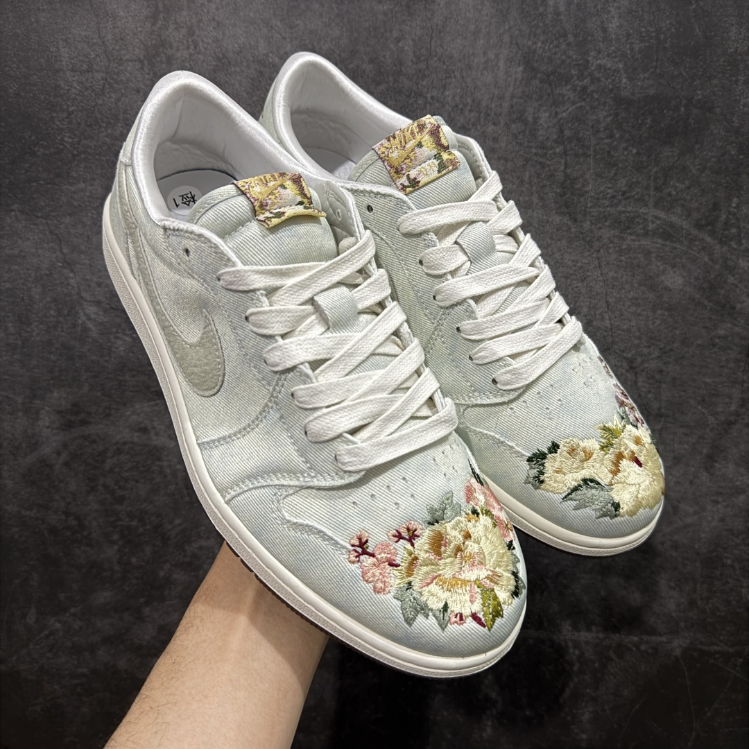 【纯原H11版本】Jordan Air Jordan AJ 1 Retro OG Flower Embroidery 马年限定 CNY新年款 米白 IQ1109-011 #H11顶级纯原 纯原外贸平台特供订单 #全套原纸板楦头开发 #原厂特供材料配套加持 #确保原汁原味 完美呈现版型 #原档数据独家私模大底 #男女鞋同步官方开发至47.5 #原装进口轻量化鞋垫 #进口港宝加持 后跟自然饱满 还原公司包裹性 #鞋面采用原装数据贴合技术 #全方位贴合包裹脚型 #鞋跟部鞋底牵引设计 #提供强大的抓地性能 #更适应不同实战场地路面 尺码:35.5 36 36.5 37.5 38 38.5 39 40 40.5 41 42 42.5 43 44 44.4 45 46 46.5 47.5-选品中心
