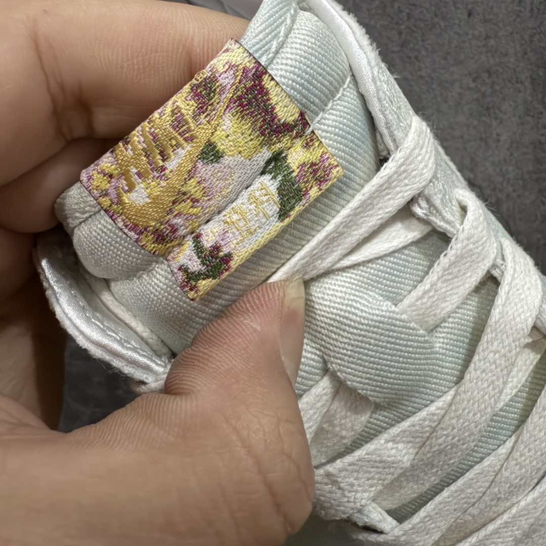 图片[6]-【纯原H11版本】Jordan Air Jordan AJ 1 Retro OG Flower Embroidery 马年限定 CNY新年款 米白 IQ1109-011 #H11顶级纯原 纯原外贸平台特供订单 #全套原纸板楦头开发 #原厂特供材料配套加持 #确保原汁原味 完美呈现版型 #原档数据独家私模大底 #男女鞋同步官方开发至47.5 #原装进口轻量化鞋垫 #进口港宝加持 后跟自然饱满 还原公司包裹性 #鞋面采用原装数据贴合技术 #全方位贴合包裹脚型 #鞋跟部鞋底牵引设计 #提供强大的抓地性能 #更适应不同实战场地路面 尺码：35.5 36 36.5 37.5 38 38.5 39 40 40.5 41 42 42.5 43 44 44.4 45 46 46.5 47.5-选品中心