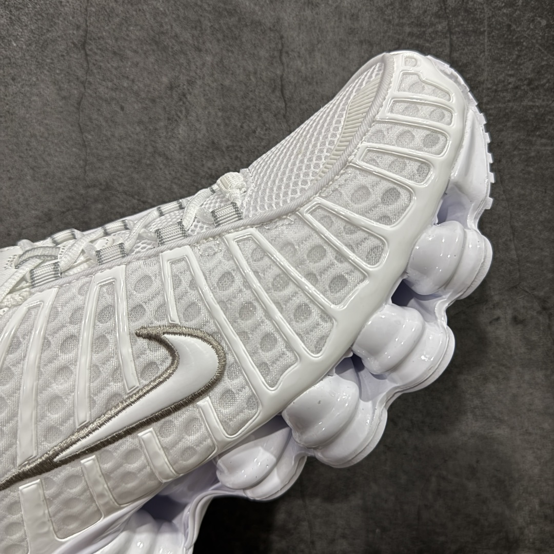 图片[6]-【Max纯原版】原版开发 Nike Shox TL系列 白银色 AV3595-100 NK Shox TL系列 黑蓝色 复古舒适百搭防滑耐磨低邦柱形气垫休闲跑步鞋 鞋面采用了轻质化的材料打造，搭载鞋带系带系统以及鞋舌部分的特殊控制模块，科技感十足；采用透气纺织品和网眼鞋面与标志性的Nike Shox技术，同时提供更轻盈的感觉和大胆的外观；鞋身大面积采用织物与皮革材质拼接设计，搭配Dri-FITz透气网面，透气性拉满不闷脚。中底前掌搭载Air Max科技，后掌配置Shoxy缓震气柱，前掌气垫提供灵敏回弹，中底的气柱设计也很加分，外观上科技感十足；设计彰显个性，复古造型适配多种穿搭风格。 尺码：39 40 40.5 41 42 42.5 43 44 44.5 45 45.5 46 46.5 47.5-选品中心