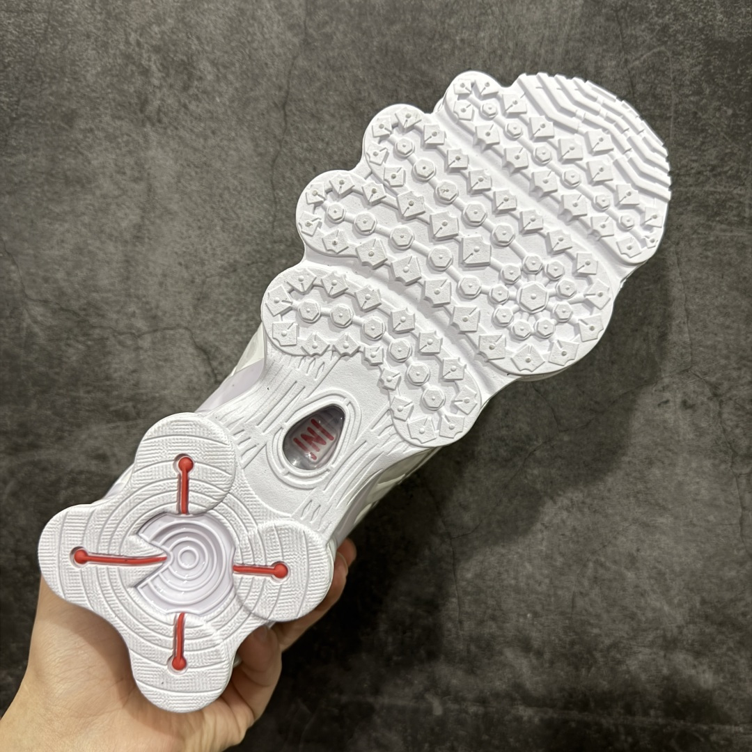 图片[9]-【Max纯原版】原版开发 Nike Shox TL系列 白银色 AV3595-100 NK Shox TL系列 黑蓝色 复古舒适百搭防滑耐磨低邦柱形气垫休闲跑步鞋 鞋面采用了轻质化的材料打造，搭载鞋带系带系统以及鞋舌部分的特殊控制模块，科技感十足；采用透气纺织品和网眼鞋面与标志性的Nike Shox技术，同时提供更轻盈的感觉和大胆的外观；鞋身大面积采用织物与皮革材质拼接设计，搭配Dri-FITz透气网面，透气性拉满不闷脚。中底前掌搭载Air Max科技，后掌配置Shoxy缓震气柱，前掌气垫提供灵敏回弹，中底的气柱设计也很加分，外观上科技感十足；设计彰显个性，复古造型适配多种穿搭风格。 尺码：39 40 40.5 41 42 42.5 43 44 44.5 45 45.5 46 46.5 47.5-选品中心