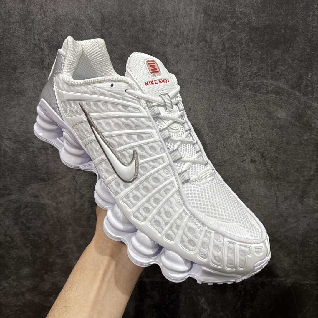 图片[3]-【Max纯原版】原版开发 Nike Shox TL系列 白银色 AV3595-100 NK Shox TL系列 黑蓝色 复古舒适百搭防滑耐磨低邦柱形气垫休闲跑步鞋 鞋面采用了轻质化的材料打造，搭载鞋带系带系统以及鞋舌部分的特殊控制模块，科技感十足；采用透气纺织品和网眼鞋面与标志性的Nike Shox技术，同时提供更轻盈的感觉和大胆的外观；鞋身大面积采用织物与皮革材质拼接设计，搭配Dri-FITz透气网面，透气性拉满不闷脚。中底前掌搭载Air Max科技，后掌配置Shoxy缓震气柱，前掌气垫提供灵敏回弹，中底的气柱设计也很加分，外观上科技感十足；设计彰显个性，复古造型适配多种穿搭风格。 尺码：39 40 40.5 41 42 42.5 43 44 44.5 45 45.5 46 46.5 47.5-选品中心