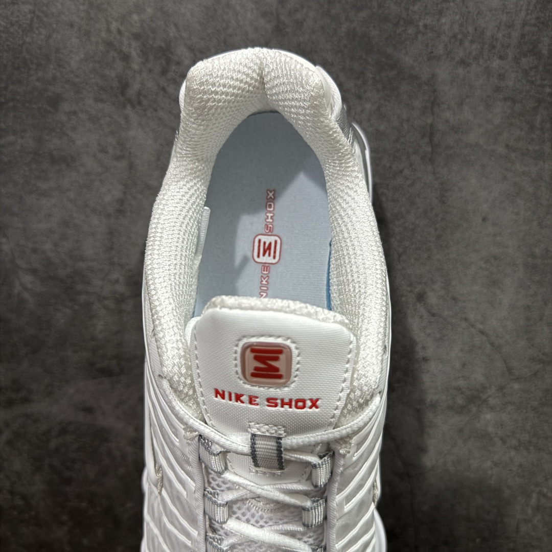图片[8]-【Max纯原版】原版开发 Nike Shox TL系列 白银色 AV3595-100 NK Shox TL系列 黑蓝色 复古舒适百搭防滑耐磨低邦柱形气垫休闲跑步鞋 鞋面采用了轻质化的材料打造，搭载鞋带系带系统以及鞋舌部分的特殊控制模块，科技感十足；采用透气纺织品和网眼鞋面与标志性的Nike Shox技术，同时提供更轻盈的感觉和大胆的外观；鞋身大面积采用织物与皮革材质拼接设计，搭配Dri-FITz透气网面，透气性拉满不闷脚。中底前掌搭载Air Max科技，后掌配置Shoxy缓震气柱，前掌气垫提供灵敏回弹，中底的气柱设计也很加分，外观上科技感十足；设计彰显个性，复古造型适配多种穿搭风格。 尺码：39 40 40.5 41 42 42.5 43 44 44.5 45 45.5 46 46.5 47.5-选品中心