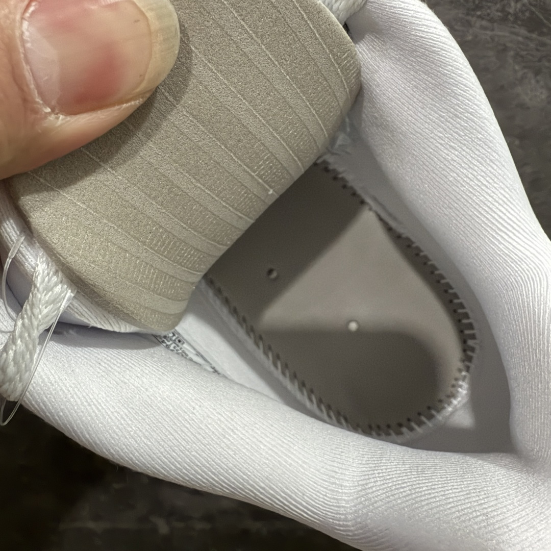 图片[8]-【Top纯原】NK Ja 3 Scratch EP 莫兰特三代柔软舒适防滑耐磨透气支撑轻便低帮篮球鞋 HF2794-100 全新版本重磅登场 历时半年全力打造 实战脚感完美 T1品质 完美版型细节做工 【顶配缓震】独家革新搭载 前掌5mm TURBO气垫 兼具贴地与缓震！（正品仅长方形小气垫）➕后掌大马蹄14mm厚 气垫 提高后掌缓震极限 （正品后掌无气垫） 【顶级抗扭】 搭载硬度65HC 发泡中底框架 ➕高强度中足抗扭片 革新升级 赛事级抗扭水平！独此一家 【顶级支撑】鞋身侧向包裹 双层补强层 200斤以上选手 也可驾驭（正品仅一层）对比市场货品偷工减料 不可同日而语！ 气垫气压上脚即可感受！鞋底止滑配方 无需磨合 原地起飞🛫 尺码：40-47.5-选品中心