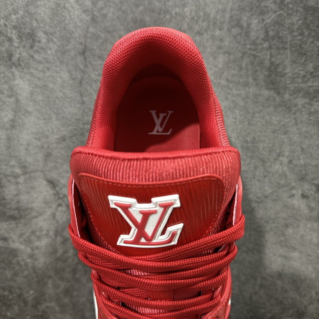 图片[8]-【YS纯原】广奢高端货 LOUIS VUITTON 路易威登 LV Trainer系列 拉丝白红 ✦ 原楦原纸版开模，鞋型立体饱满 ✦ 零毛边、零溢胶、零线头瑕疵 ✦ 细节与原版一致 区分市面通货 ✦ 多层叠片＋电脑针车，针距密度一致 ✦ Monogram浮雕＋3D高频压纹 ✦ 多密度发泡中底：支撑回弹媲美专柜 ✦ 原装橡胶大底：含胶量高、纹路深、双拼接零偏差 ✦ ZP级原装包装：专柜款鞋盒＋防尘袋＋说明书 尺码：39-45-选品中心