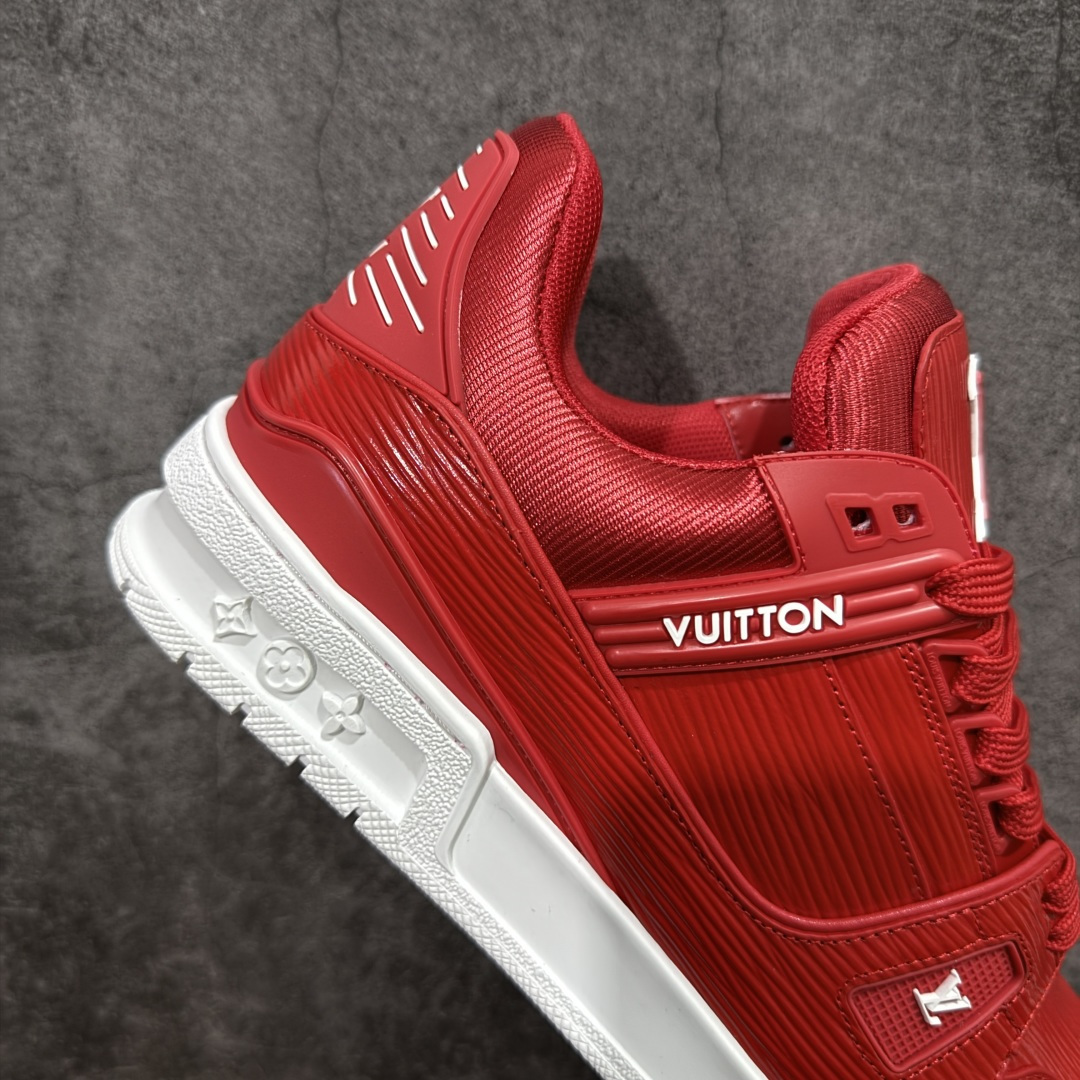 图片[7]-【YS纯原】广奢高端货 LOUIS VUITTON 路易威登 LV Trainer系列 拉丝白红 ✦ 原楦原纸版开模，鞋型立体饱满 ✦ 零毛边、零溢胶、零线头瑕疵 ✦ 细节与原版一致 区分市面通货 ✦ 多层叠片＋电脑针车，针距密度一致 ✦ Monogram浮雕＋3D高频压纹 ✦ 多密度发泡中底：支撑回弹媲美专柜 ✦ 原装橡胶大底：含胶量高、纹路深、双拼接零偏差 ✦ ZP级原装包装：专柜款鞋盒＋防尘袋＋说明书 尺码：39-45-选品中心