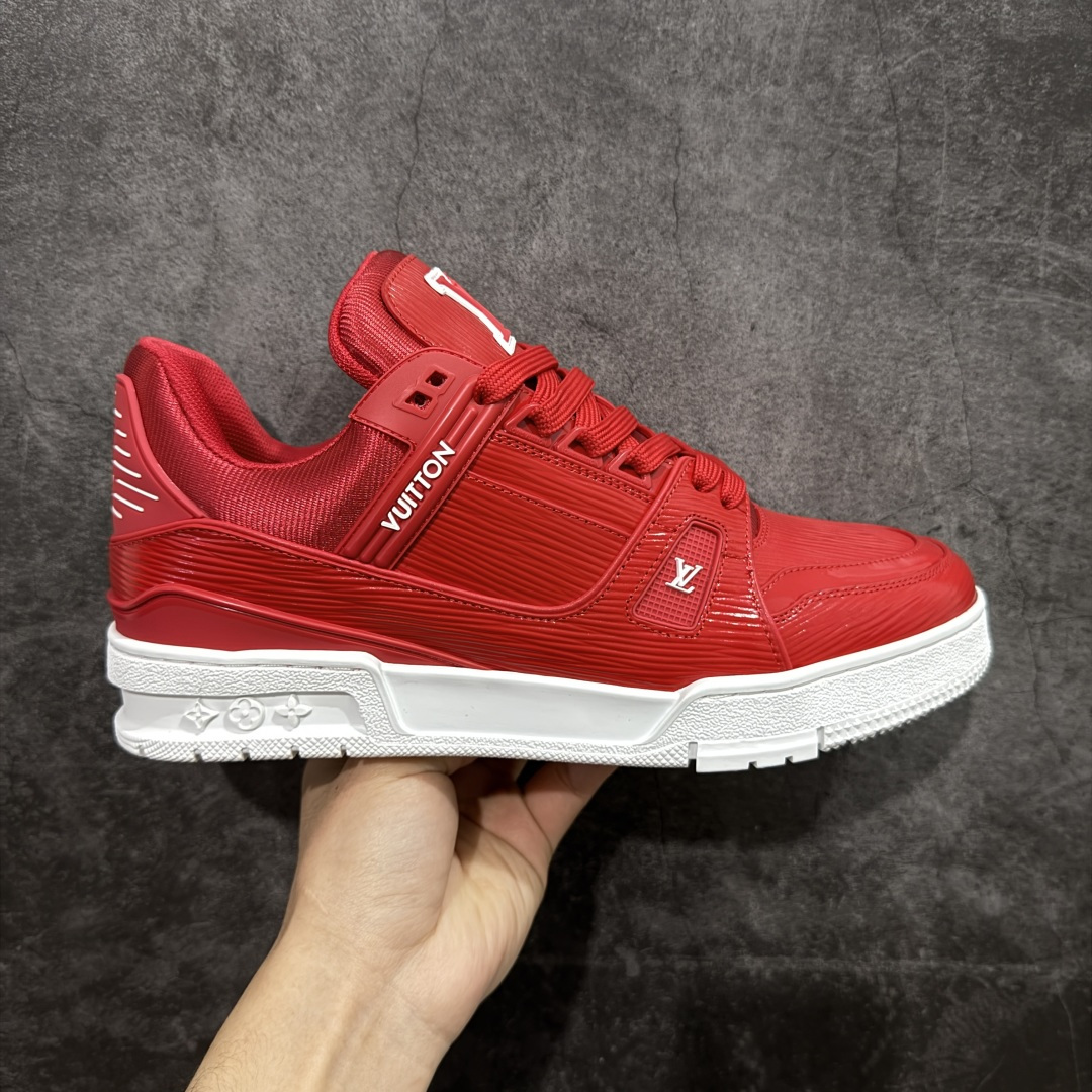 【YS纯原】广奢高端货 LOUIS VUITTON 路易威登 LV Trainer系列 拉丝白红 ✦ 原楦原纸版开模，鞋型立体饱满 ✦ 零毛边、零溢胶、零线头瑕疵 ✦ 细节与原版一致 区分市面通货 ✦ 多层叠片＋电脑针车，针距密度一致 ✦ Monogram浮雕＋3D高频压纹 ✦ 多密度发泡中底：支撑回弹媲美专柜 ✦ 原装橡胶大底：含胶量高、纹路深、双拼接零偏差 ✦ ZP级原装包装：专柜款鞋盒＋防尘袋＋说明书 尺码：39-45-选品中心