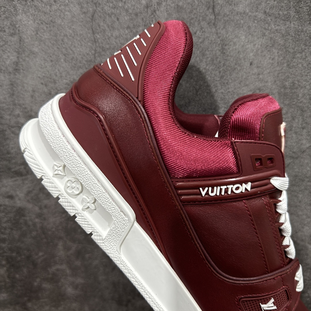 图片[7]-【YS纯原】广奢高端货 LOUIS VUITTON 路易威登 LV Trainer系列 拉丝白红 ✦ 原楦原纸版开模，鞋型立体饱满 ✦ 零毛边、零溢胶、零线头瑕疵 ✦ 细节与原版一致 区分市面通货 ✦ 多层叠片＋电脑针车，针距密度一致 ✦ Monogram浮雕＋3D高频压纹 ✦ 多密度发泡中底：支撑回弹媲美专柜 ✦ 原装橡胶大底：含胶量高、纹路深、双拼接零偏差 ✦ ZP级原装包装：专柜款鞋盒＋防尘袋＋说明书 尺码：39-45-选品中心