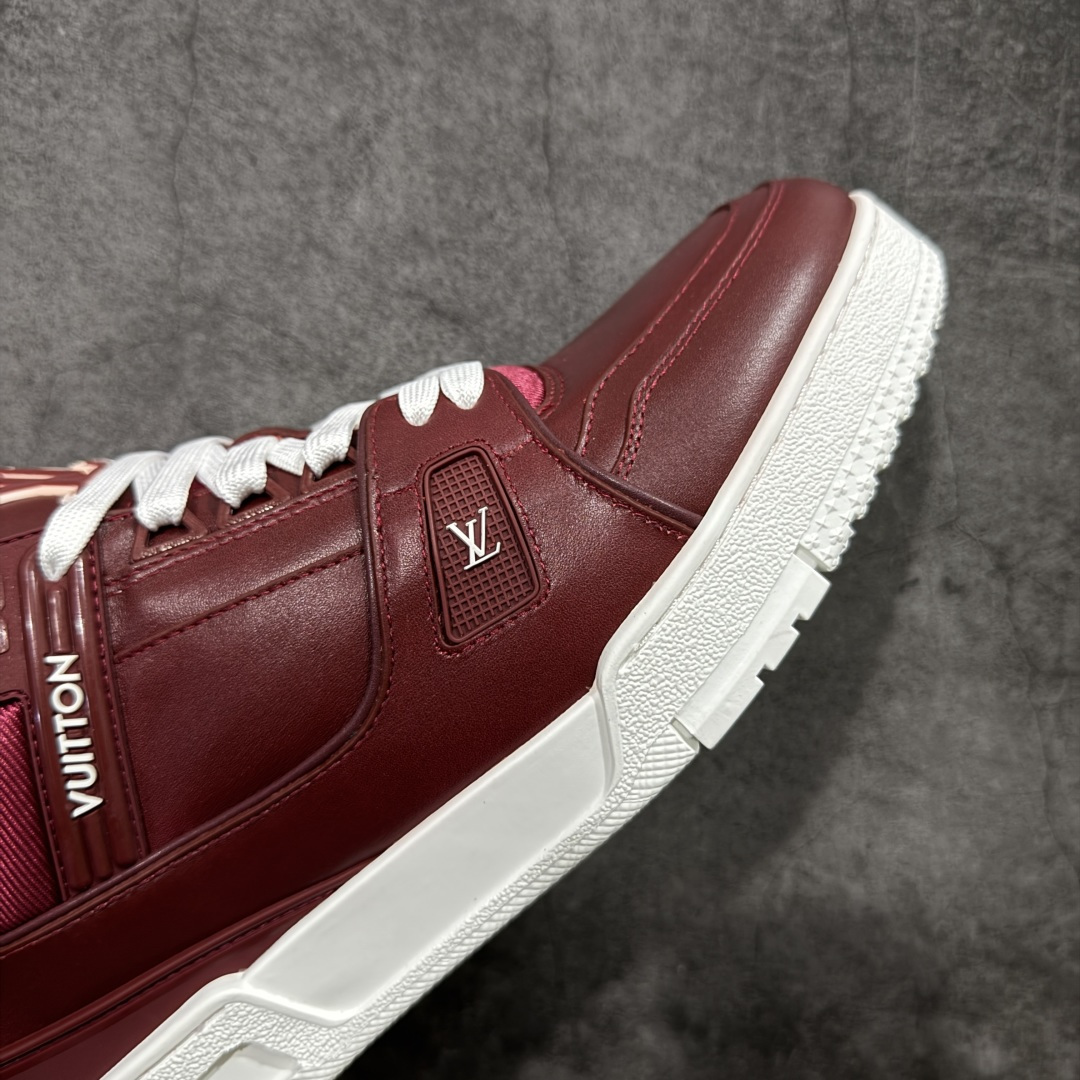 图片[6]-【YS纯原】广奢高端货 LOUIS VUITTON 路易威登 LV Trainer系列 拉丝白红 ✦ 原楦原纸版开模，鞋型立体饱满 ✦ 零毛边、零溢胶、零线头瑕疵 ✦ 细节与原版一致 区分市面通货 ✦ 多层叠片＋电脑针车，针距密度一致 ✦ Monogram浮雕＋3D高频压纹 ✦ 多密度发泡中底：支撑回弹媲美专柜 ✦ 原装橡胶大底：含胶量高、纹路深、双拼接零偏差 ✦ ZP级原装包装：专柜款鞋盒＋防尘袋＋说明书 尺码：39-45-选品中心