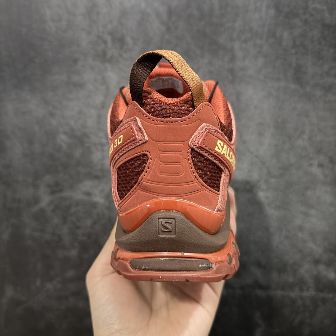 图片[4]-【W1纯原版】SALOMON XA Pro 3D 马年限定定制款 棕红色 萨洛蒙潮流越野机能户外功能鞋 479684 纯原外贸平台特供订单 耗时半年巨作 全套原纸板楦头开发 原厂特供网布配套加持 确保原汁原味 完美呈现版型 原档数据独家私模五层组合大底 男女鞋同步官方开发 原装Ortholite轻量化鞋垫 中底布带钢印编号 原厂TPU锁扣 进口港宝加持 后跟自然饱满 还原公司包裹性 鞋面采用SENSIFT贴合技术 全方位贴合包裹脚型 鞋跟部鞋底牵引设计 提供强大的抓地性能 更适应野外崎岖不平的道路 其3D ADVANCED CHASSIS底盘 材料轻量大化 钉齿设计更具稳定性 防护性 鞋底易磨损区运用CONTAGRIP高耐磨材料 应对城市硬质路面长距离跑考验 尺码：36 36.5 37.5 38 38.5 39 40 40.5 41 42 42.5 43 44 44.5 45-选品中心