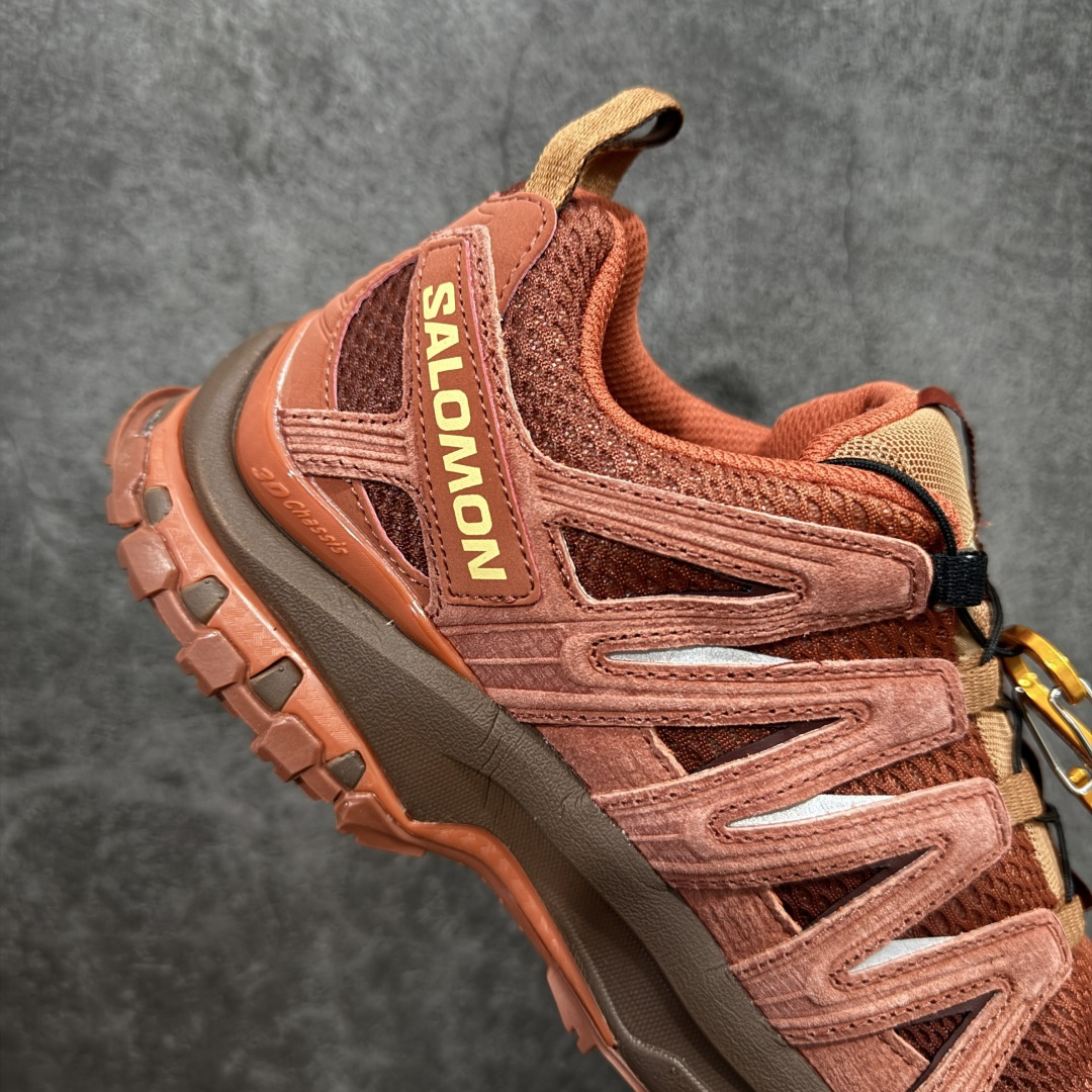 图片[7]-【W1纯原版】SALOMON XA Pro 3D 马年限定定制款 棕红色 萨洛蒙潮流越野机能户外功能鞋 479684 纯原外贸平台特供订单 耗时半年巨作 全套原纸板楦头开发 原厂特供网布配套加持 确保原汁原味 完美呈现版型 原档数据独家私模五层组合大底 男女鞋同步官方开发 原装Ortholite轻量化鞋垫 中底布带钢印编号 原厂TPU锁扣 进口港宝加持 后跟自然饱满 还原公司包裹性 鞋面采用SENSIFT贴合技术 全方位贴合包裹脚型 鞋跟部鞋底牵引设计 提供强大的抓地性能 更适应野外崎岖不平的道路 其3D ADVANCED CHASSIS底盘 材料轻量大化 钉齿设计更具稳定性 防护性 鞋底易磨损区运用CONTAGRIP高耐磨材料 应对城市硬质路面长距离跑考验 尺码：36 36.5 37.5 38 38.5 39 40 40.5 41 42 42.5 43 44 44.5 45-选品中心