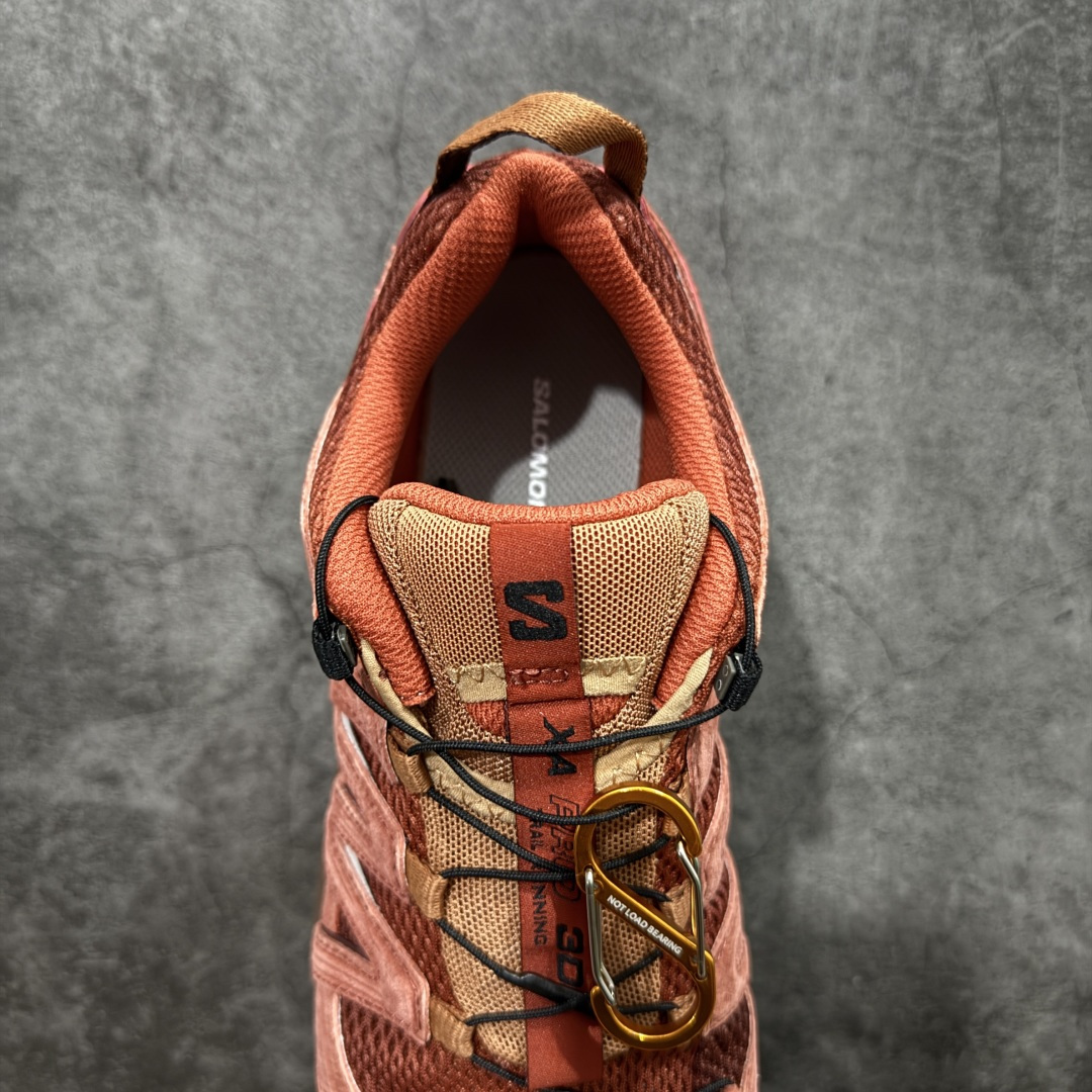 图片[8]-【W1纯原版】SALOMON XA Pro 3D 马年限定定制款 棕红色 萨洛蒙潮流越野机能户外功能鞋 479684 纯原外贸平台特供订单 耗时半年巨作 全套原纸板楦头开发 原厂特供网布配套加持 确保原汁原味 完美呈现版型 原档数据独家私模五层组合大底 男女鞋同步官方开发 原装Ortholite轻量化鞋垫 中底布带钢印编号 原厂TPU锁扣 进口港宝加持 后跟自然饱满 还原公司包裹性 鞋面采用SENSIFT贴合技术 全方位贴合包裹脚型 鞋跟部鞋底牵引设计 提供强大的抓地性能 更适应野外崎岖不平的道路 其3D ADVANCED CHASSIS底盘 材料轻量大化 钉齿设计更具稳定性 防护性 鞋底易磨损区运用CONTAGRIP高耐磨材料 应对城市硬质路面长距离跑考验 尺码：36 36.5 37.5 38 38.5 39 40 40.5 41 42 42.5 43 44 44.5 45-选品中心