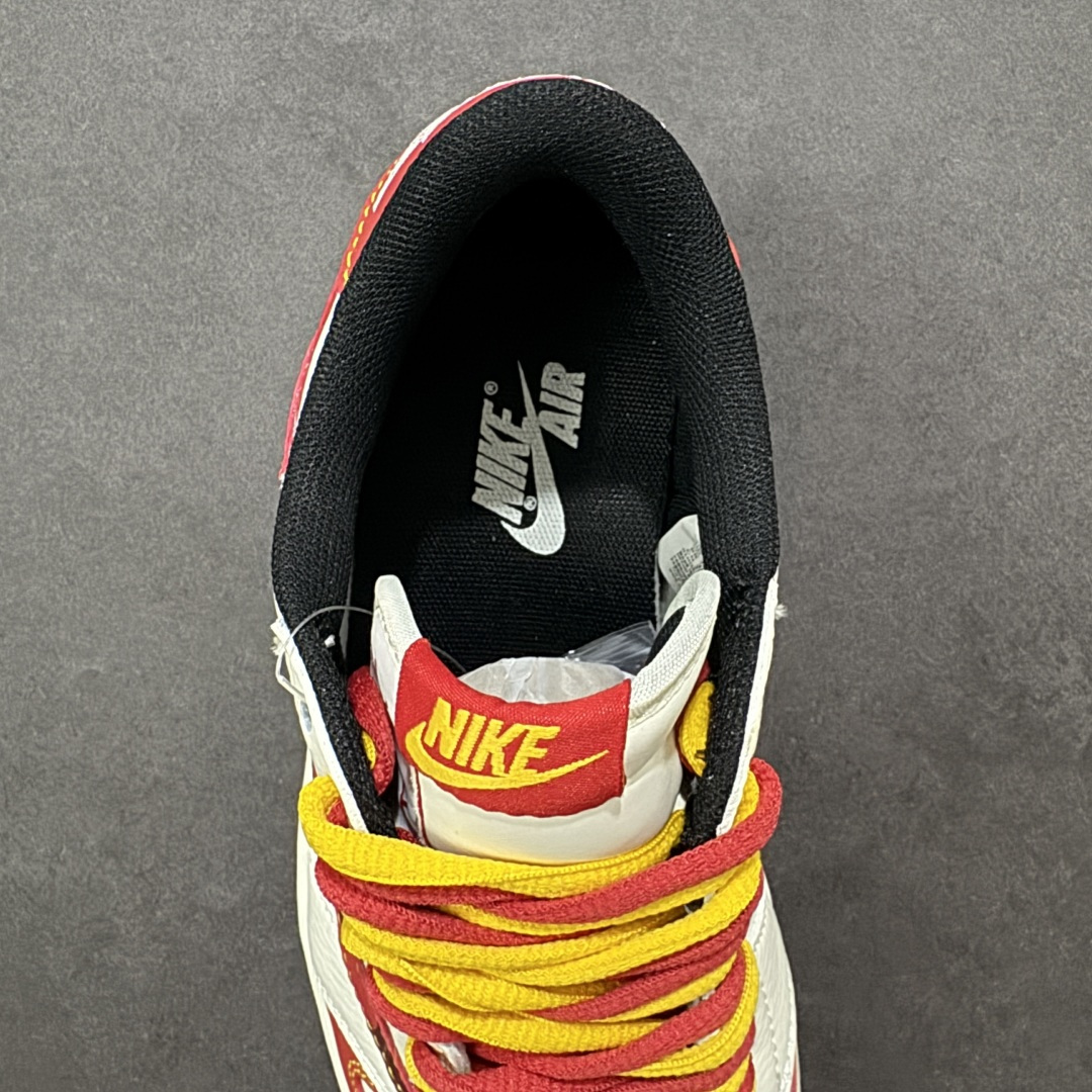 图片[7]-【定制版】Air Jordan 1 Low倒钩 2026 丙午马年限定款 采用白、红、金的喜庆撞色，红色迷彩纹解构倒钩 Swoosh 强化街头个性，鞋身融入金色马形图案、祥云纹样与 “马” 字印章，红黄格纹鞋带提升细节张力；既保留了 AJ1 的复古街头基因，又通过生肖与国风元素注入中式喜庆质感，凸显新年活力氛围。迷彩纹与马形祥云采用精细热转印工艺呈现，“马” 字印章以金色压印点缀，解构倒钩通过精准缝制实现线条感，撞色拼接处缝线规整，体现了迷彩国风风格下的细节精致度。 货号：XA2001-907 尺码：36 36.5 37.5 38 38.5 39 40 40.5 41 42 42.5 43 44 44.5 45-选品中心