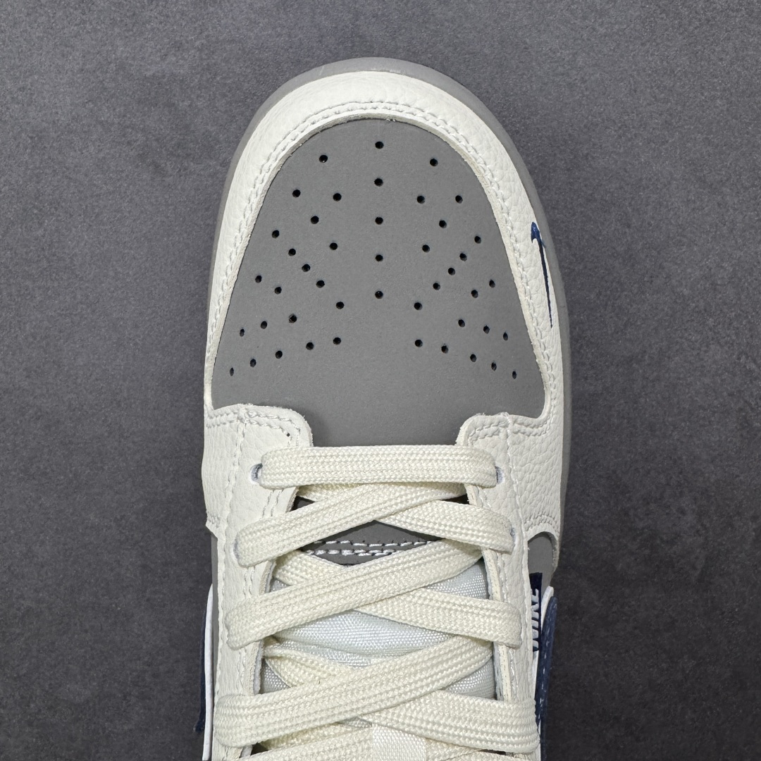 图片[8]-【定制版】2026新款定制限量发售Nike SB Dunk Low“巴黎世家联名限定——白灰蓝猪八” 米白+雾霾灰+深海蓝的复古配色，细腻荔枝纹皮革拼接翻毛皮，层次丰富又显质感。 #高端定制 低帮休闲板鞋 定制鞋盒 大厂纯原品质出货 超高清洁度 皮料切割干净无任何毛边 细节完美 货号：TX1688-020 尺码：36 36.5 37.5 38 38.5 39 40 40.5 41 42 42.5 43 44 44.5 45-选品中心