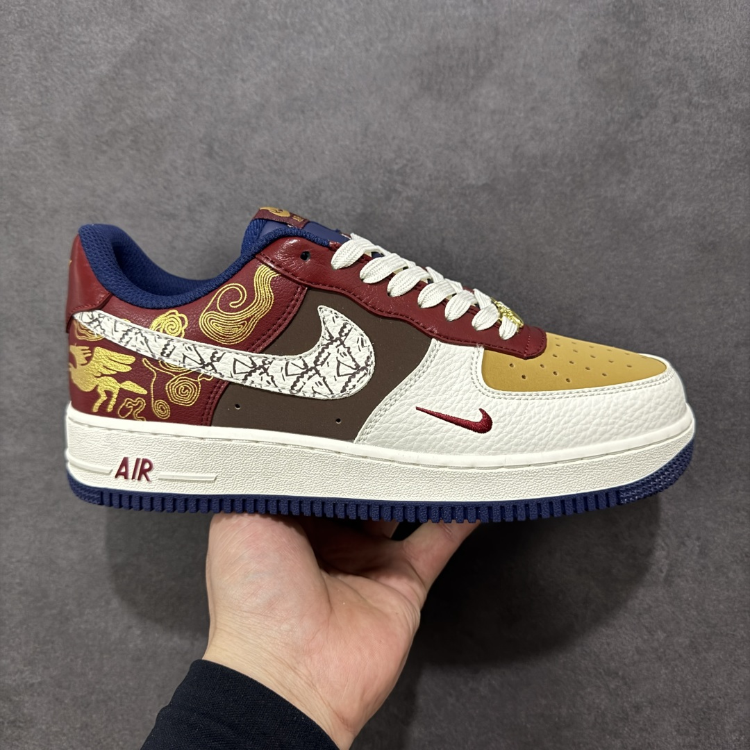 【定制版】NIke Air Force 1 \’07 Low “马年限定–瑞彩祥云金纹” 空军一号低帮 运动鞋 休闲鞋 折边针车 工艺难度大 原楦头原纸板 高端定制鞋盒 原厂鞋底 超高清洁度 细节完美 货号：NH0601-535 尺码：36 36.5 37.5 38 38.5 39 40 40.5 41 42 42.5 43 44 44.5 45-选品中心