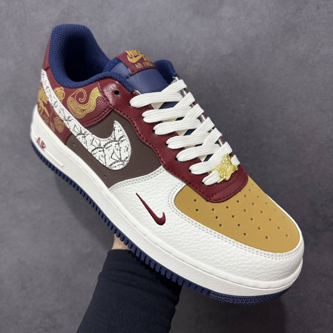 图片[3]-【定制版】NIke Air Force 1 \’07 Low “马年限定–瑞彩祥云金纹” 空军一号低帮 运动鞋 休闲鞋 折边针车 工艺难度大 原楦头原纸板 高端定制鞋盒 原厂鞋底 超高清洁度 细节完美 货号：NH0601-535 尺码：36 36.5 37.5 38 38.5 39 40 40.5 41 42 42.5 43 44 44.5 45-选品中心