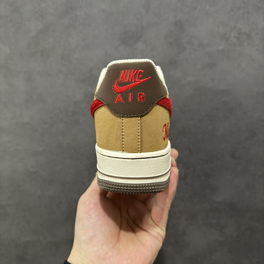 图片[4]-【定制版】NIke Air Force 1 \’07 Low “马年限定–暖棕朱红” 空军一号低帮 运动鞋 休闲鞋 折边针车 工艺难度大 原楦头原纸板 高端定制鞋盒 原厂鞋底 超高清洁度 细节完美 货号：NH0601-516 尺码：36 36.5 37.5 38 38.5 39 40 40.5 41 42 42.5 43 44 44.5 45-选品中心