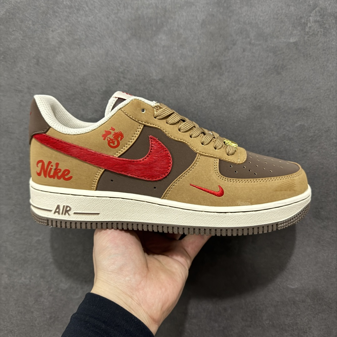 【定制版】NIke Air Force 1 \’07 Low “马年限定–暖棕朱红” 空军一号低帮 运动鞋 休闲鞋 折边针车 工艺难度大 原楦头原纸板 高端定制鞋盒 原厂鞋底 超高清洁度 细节完美 货号：NH0601-516 尺码：36 36.5 37.5 38 38.5 39 40 40.5 41 42 42.5 43 44 44.5 45-选品中心