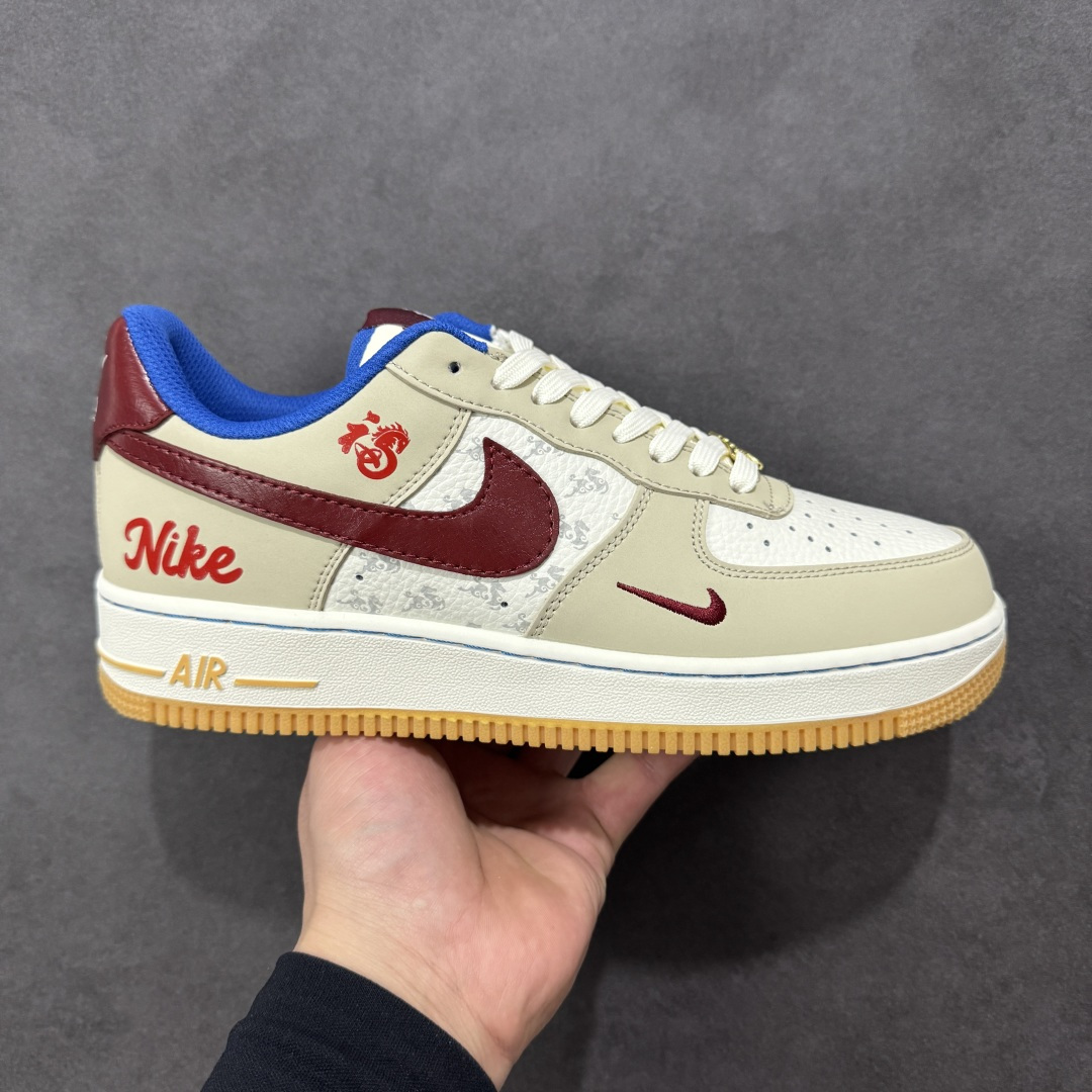 【定制版】NIke Air Force 1 \'07 Low “马年限定--云白赤霞” 空军一号低帮 运动鞋 休闲鞋 折边针车 高级夜光效果 工艺难度大 原楦头原纸板 高端定制鞋盒 原厂鞋底 超高清洁度 细节完美 货号:NH0601-519 尺码:36 36.5 37.5 38 38.5 39 40 40.5 41 42 42.5 43 44 44.5 45-选品中心