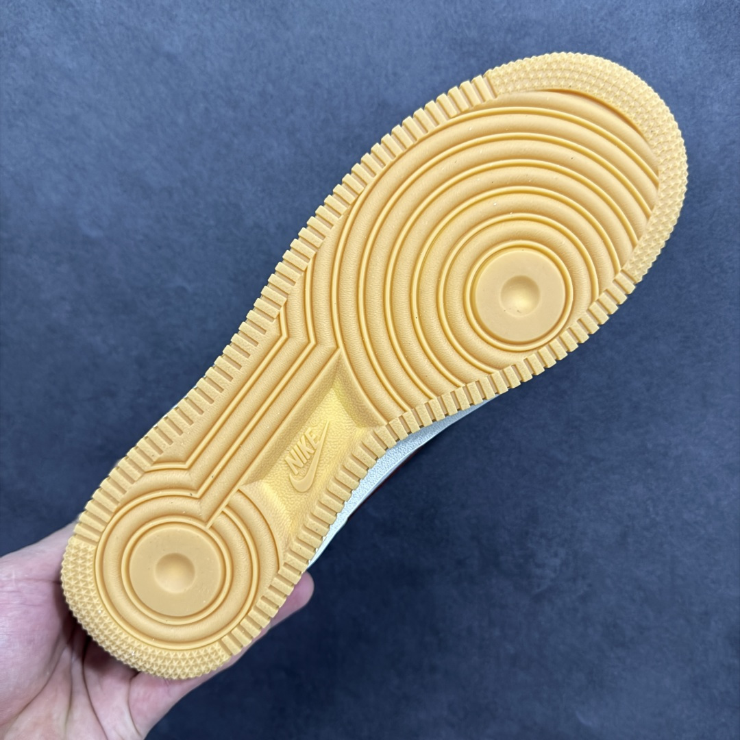 图片[9]-【定制版】NIke Air Force 1 \’07 Low “马年限定–云白赤霞” 空军一号低帮 运动鞋 休闲鞋 折边针车 高级夜光效果 工艺难度大 原楦头原纸板 高端定制鞋盒 原厂鞋底 超高清洁度 细节完美 货号：NH0601-519 尺码：36 36.5 37.5 38 38.5 39 40 40.5 41 42 42.5 43 44 44.5 45-选品中心