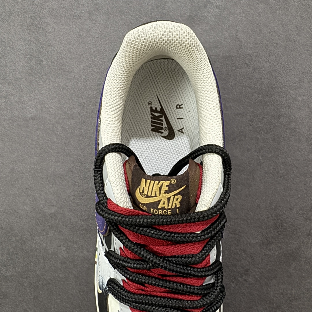 图片[7]-【定制版】手绘涂鸦“破界涂鸦”Nike Air Force 1 “Boundary Break Graffiti ”空军一号定制板鞋 鞋身采用灰绿渐变皮革拼接做旧涂鸦材质，搭配紫黑撞色 Swoosh 与红黑双鞋带，点缀手绘笑脸、泼墨细节，营造出随性不羁的街头氛围。做旧绿中底强化复古质感，将涂鸦艺术与经典鞋型融合，既有小众个性辨识度，又适配工装、滑板等潮流风格，是街头爱好者的吸睛单品 货号：LJ8822-121 尺码： 36 36.5 37.5 38 38.5 39 40 40.5 41 42 42.5 43 44 44.5 45-选品中心