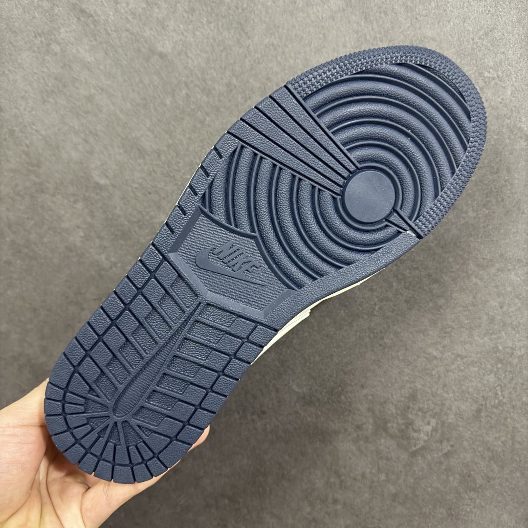 图片[9]-【定制版】Air Jordan 1 Low x Louis Vuitton 联名定制款 以 Air Jordan 1 Low 经典鞋型为基底，鞋身主体采用 LV 牛仔蓝 Monogram 老花帆布，搭配白色皮革拼接，双 Swoosh 设计融入 LV 标识，鞋身多处印有 “LOUIS VUITTON” 字样；将 LV 的复古牛仔老花质感与 AJ1 的街头潮流基因结合，兼具品牌辨识度与复古层次。 货号：YX5066-389 尺码：36 36.5 37.5 38 38.5 39 40 40.5 41 42 42.5 43 44 44.5 45-选品中心