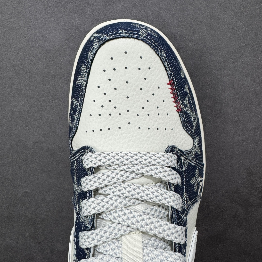 图片[8]-【定制版】Air Jordan 1 Low x Louis Vuitton 联名定制款 以 Air Jordan 1 Low 经典鞋型为基底，鞋身主体采用 LV 牛仔蓝 Monogram 老花帆布，搭配白色皮革拼接，双 Swoosh 设计融入 LV 标识，鞋身多处印有 “LOUIS VUITTON” 字样；将 LV 的复古牛仔老花质感与 AJ1 的街头潮流基因结合，兼具品牌辨识度与复古层次。 货号：YX5066-389 尺码：36 36.5 37.5 38 38.5 39 40 40.5 41 42 42.5 43 44 44.5 45-选品中心