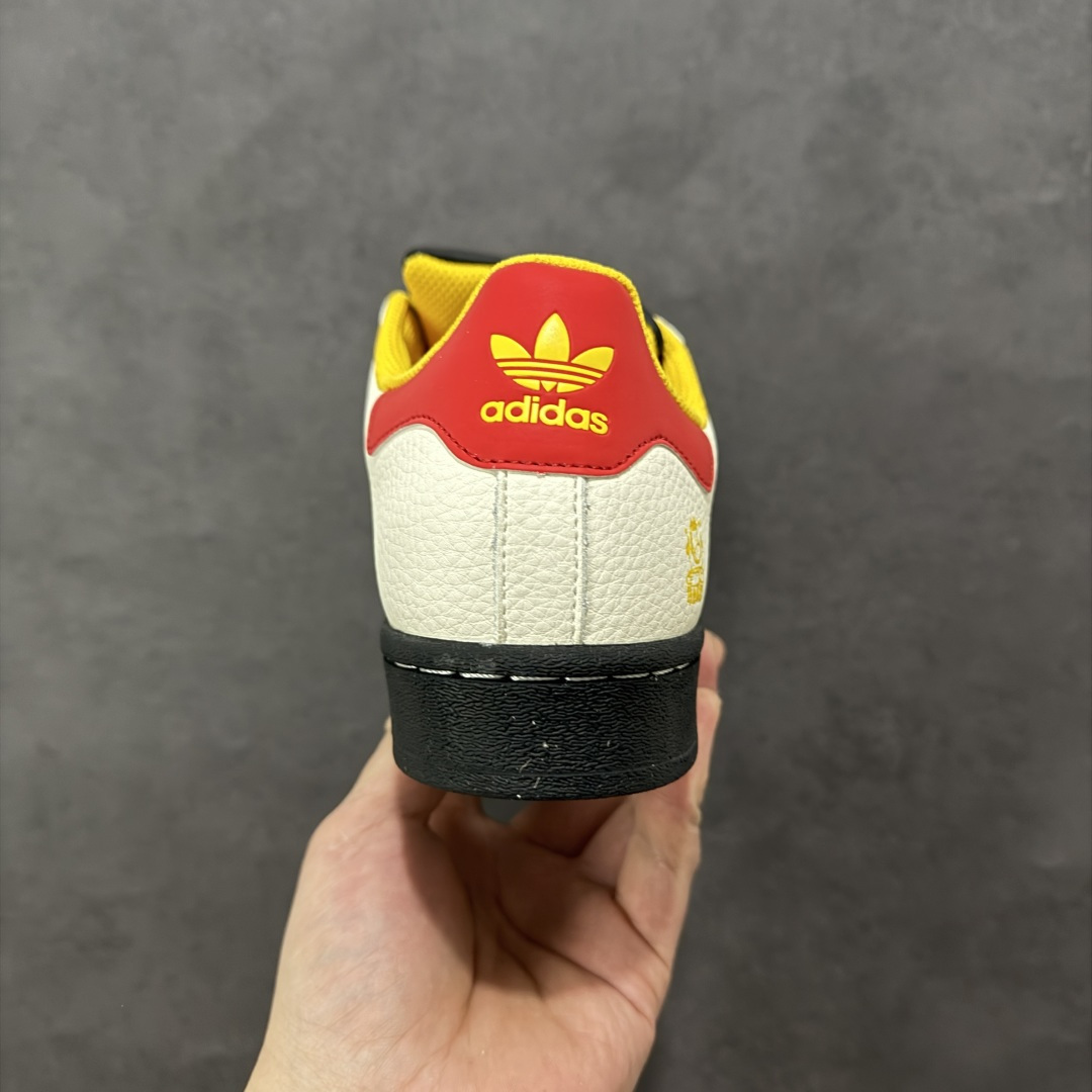 图片[4]-【定制版】Adidas Originals“马年联名限定 黑贝壳头，米白基底搭配红黑撞色条纹，头层皮革鞋面提升高级感，红鞋带 + 黄鞋口强化视觉层次，同色系车线精致细腻，每一处细节都在诉说复古潮味。 货号：LX0915 尺码：36 36.5 37.5 38 38.5 39 40 40.5 41 42 42.5 43 44 44.5 45-选品中心