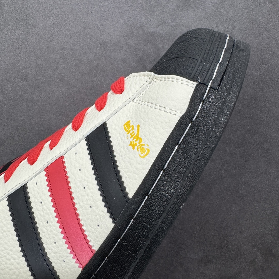 图片[5]-【定制版】Adidas Originals“马年联名限定 黑贝壳头，米白基底搭配红黑撞色条纹，头层皮革鞋面提升高级感，红鞋带 + 黄鞋口强化视觉层次，同色系车线精致细腻，每一处细节都在诉说复古潮味。 货号：LX0915 尺码：36 36.5 37.5 38 38.5 39 40 40.5 41 42 42.5 43 44 44.5 45-选品中心