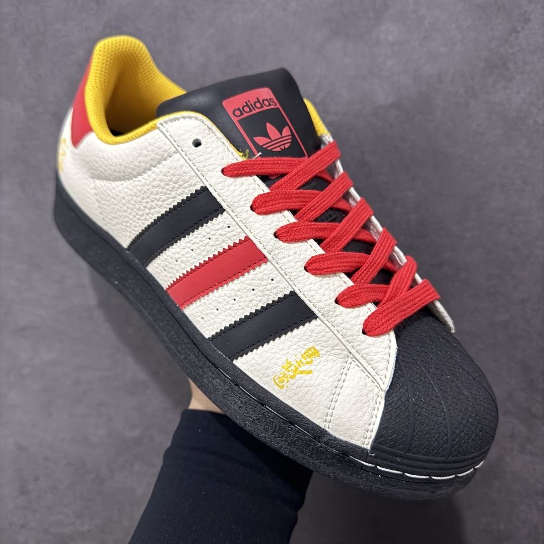 图片[3]-【定制版】Adidas Originals“马年联名限定 黑贝壳头，米白基底搭配红黑撞色条纹，头层皮革鞋面提升高级感，红鞋带 + 黄鞋口强化视觉层次，同色系车线精致细腻，每一处细节都在诉说复古潮味。 货号：LX0915 尺码：36 36.5 37.5 38 38.5 39 40 40.5 41 42 42.5 43 44 44.5 45-选品中心