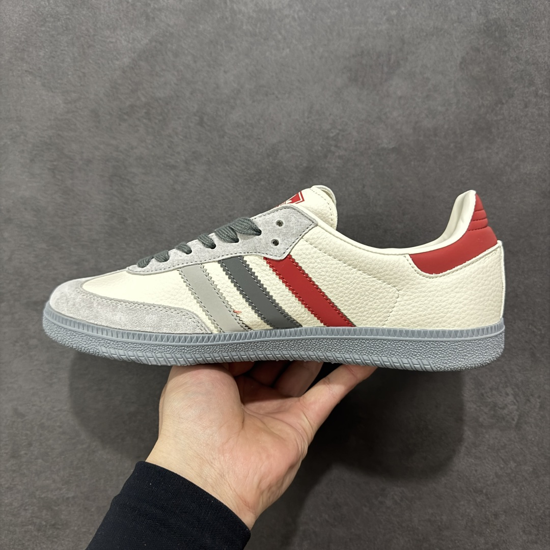 图片[2]-【定制版】Adidas Originals GAZELLE INDOOR“马年联名限定 鞋身烫印金色奔马 + 祥云纹理，后跟点缀红马标识，采用麂皮 + 头层皮革拼接鞋面，红金条纹层次分明，烫金印花精致细腻，软弹泡棉中底 + 防滑生胶外底，日常出街、通勤上学都能轻松驾驭，复古与舒适兼备。 货号：JJ2615 尺码：36 36.5 37.5 38 38.5 39 40 40.5 41 42 42.5 43 44 44.5 45-选品中心