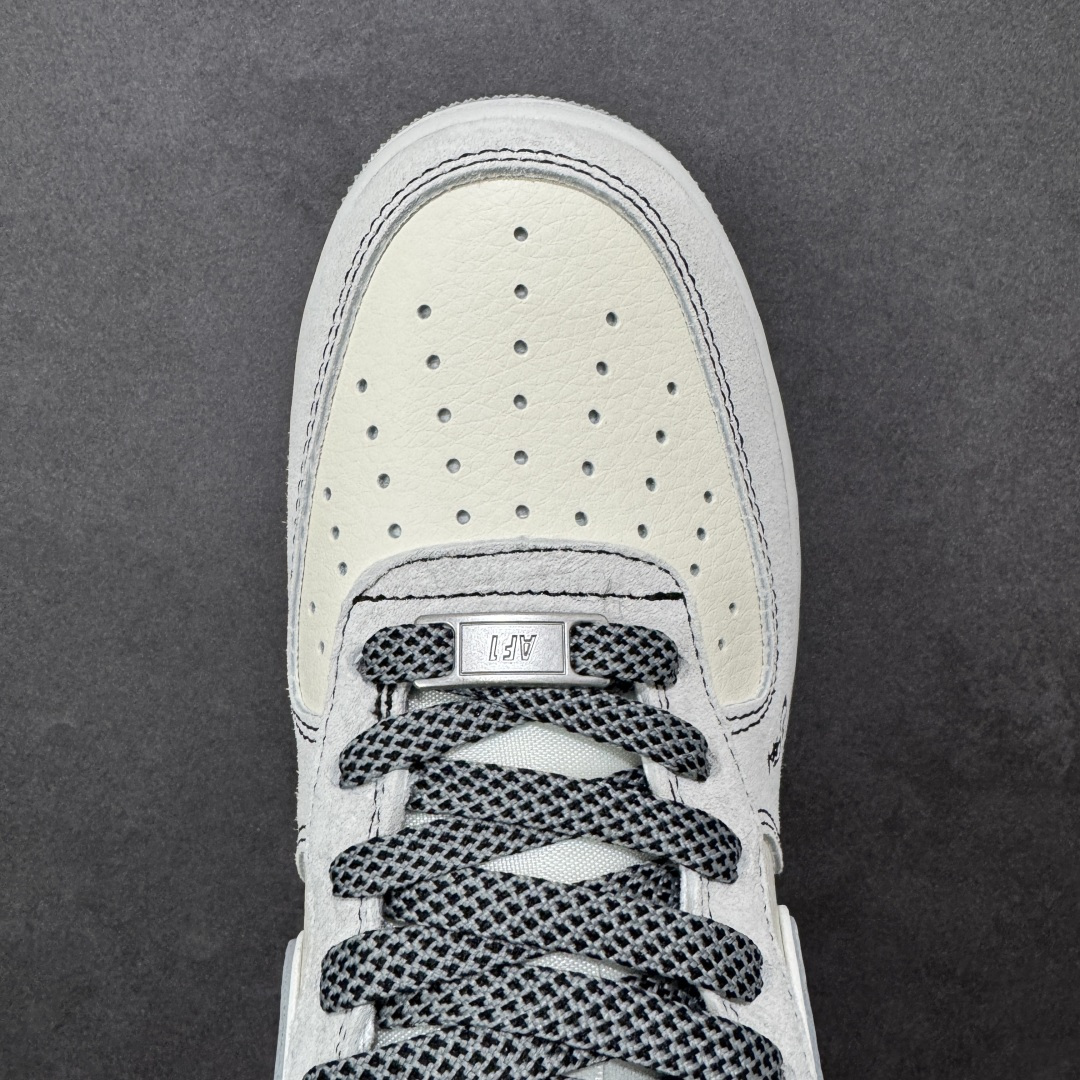 图片[8]-【定制版】黑白国风AF1炸场 AIR FORCE 1 这双黑白撞色AF1把国风玩出潮味，鞋身的水墨马纹与腰果花Swoosh呼应马年主题，红色挂饰点亮整体造型。翻毛皮与皮革拼接层次丰富，经典气垫底保障日常缓震，不管是搭配国潮服饰还是街头穿搭，都能让你在新年脱颖而出，兼具颜值与辨识度。 货号：HT5088-636 尺码：36 36.5 37.5 38 38.5 39 40 40.5 41 42 42.5 43 44 44.5 45-选品中心