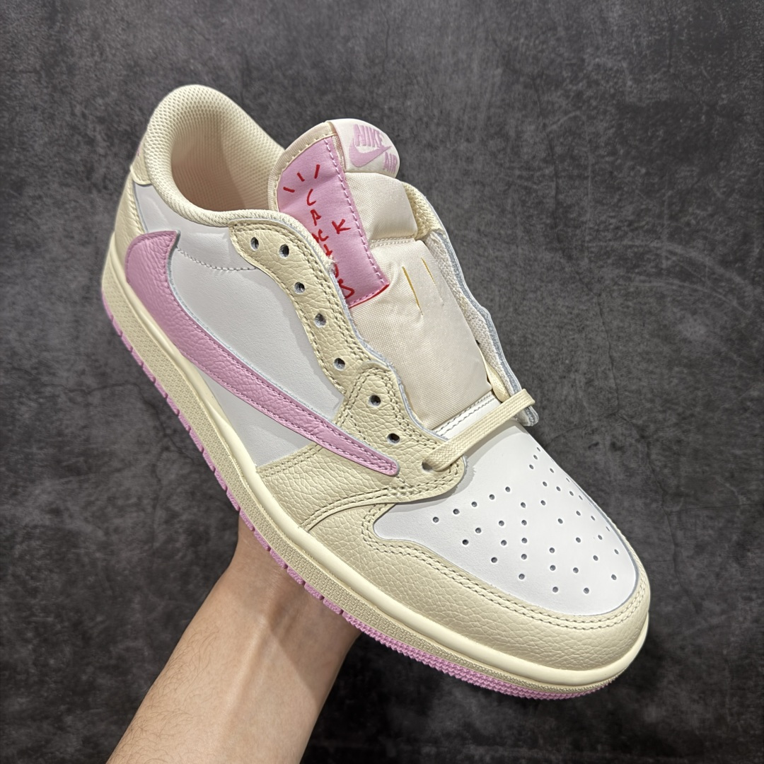 图片[3]-【PK纯原版本】Travis Scott x Air Jordan AJ1 Low OG SP TS联名 白粉倒钩低帮 IQ7604-100 知名大厂出品 纯原第一梯队版本 产品品控稳定性领先行业 各方面均可对飙市面通货版 SZ原厂全套原楦原纸板冲刀磨具开发 原厂皮料加持 原厂港宝加持定型后跟R度完美 同源原厂电绣 鬼脸飞翼针数密度立体效果一致 百分百一致原鞋 原厂拉帮工艺 针距密度一致 后跟弧度收口自然不对折 极致一眼正品既视感 进口玻璃冲刀皮料裁剪零毛边 全鞋电脑针车工艺 品控清洁度最高QC检验标准 免检产品 原厂订购鞋盒、鞋标、防尘纸、鞋撑、鞋带 追求极致的原厂味道 尺码：36-47.5-选品中心